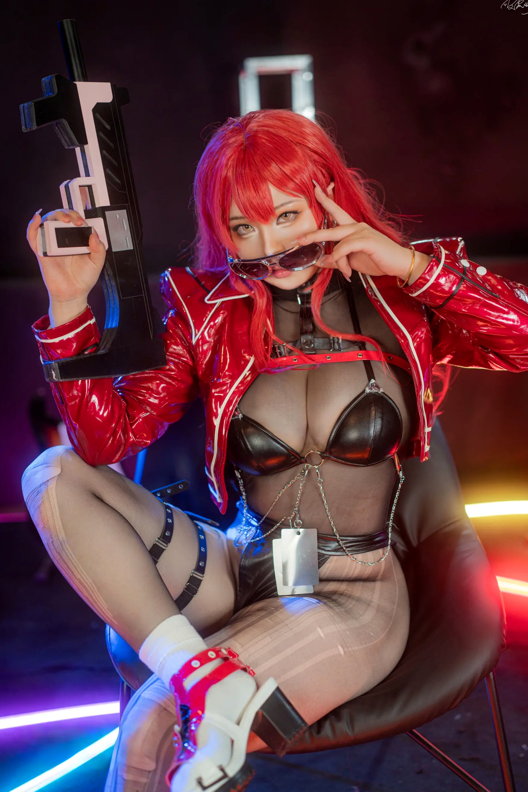 皮皮奶Nikke胜利女神沃伦姆Cosplay - 性感摇滚歌手舞台私房照 极致诱惑大尺度套图