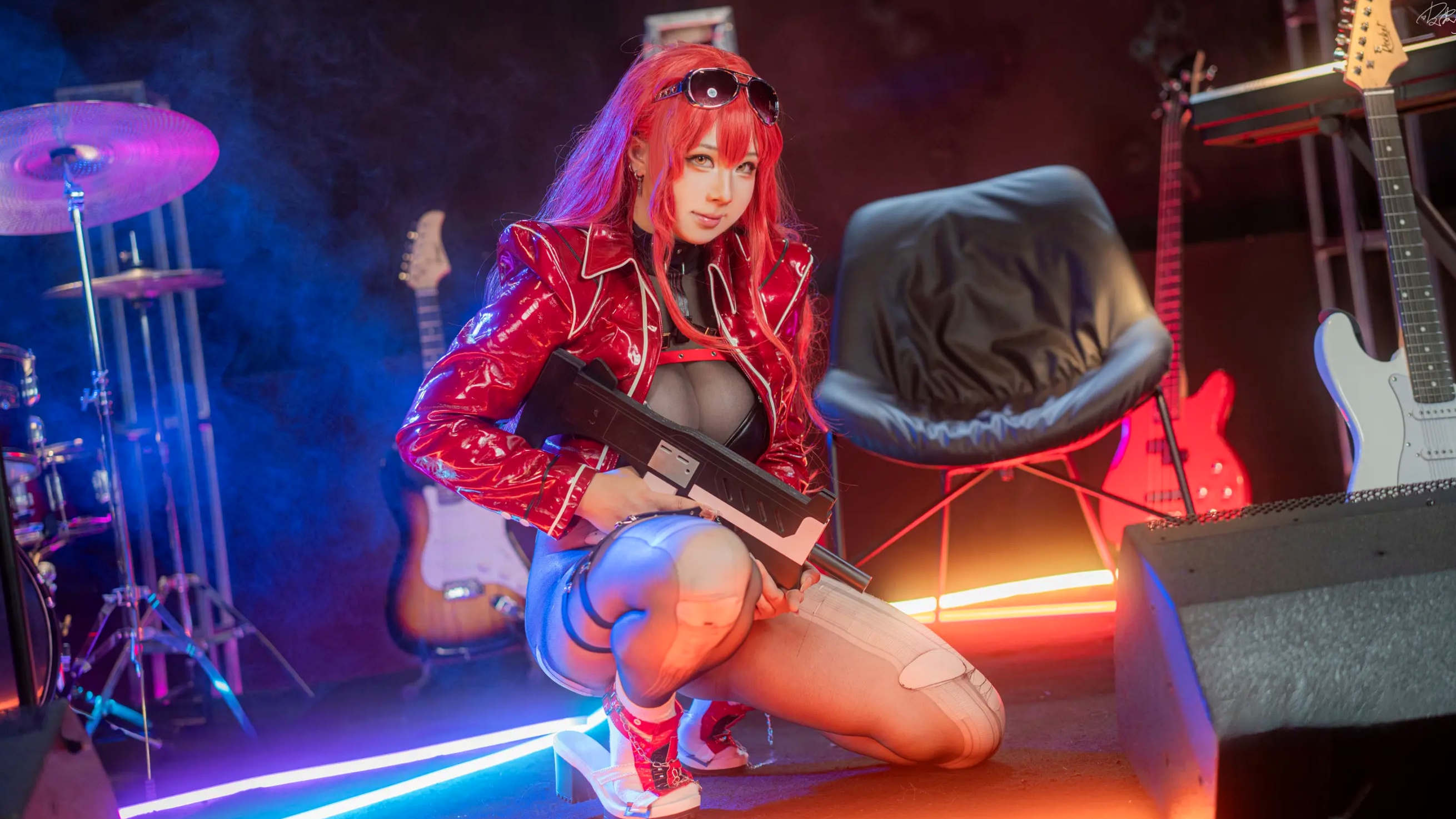 皮皮奶Nikke胜利女神沃伦姆Cosplay - 性感摇滚歌手舞台私房照 极致诱惑大尺度套图