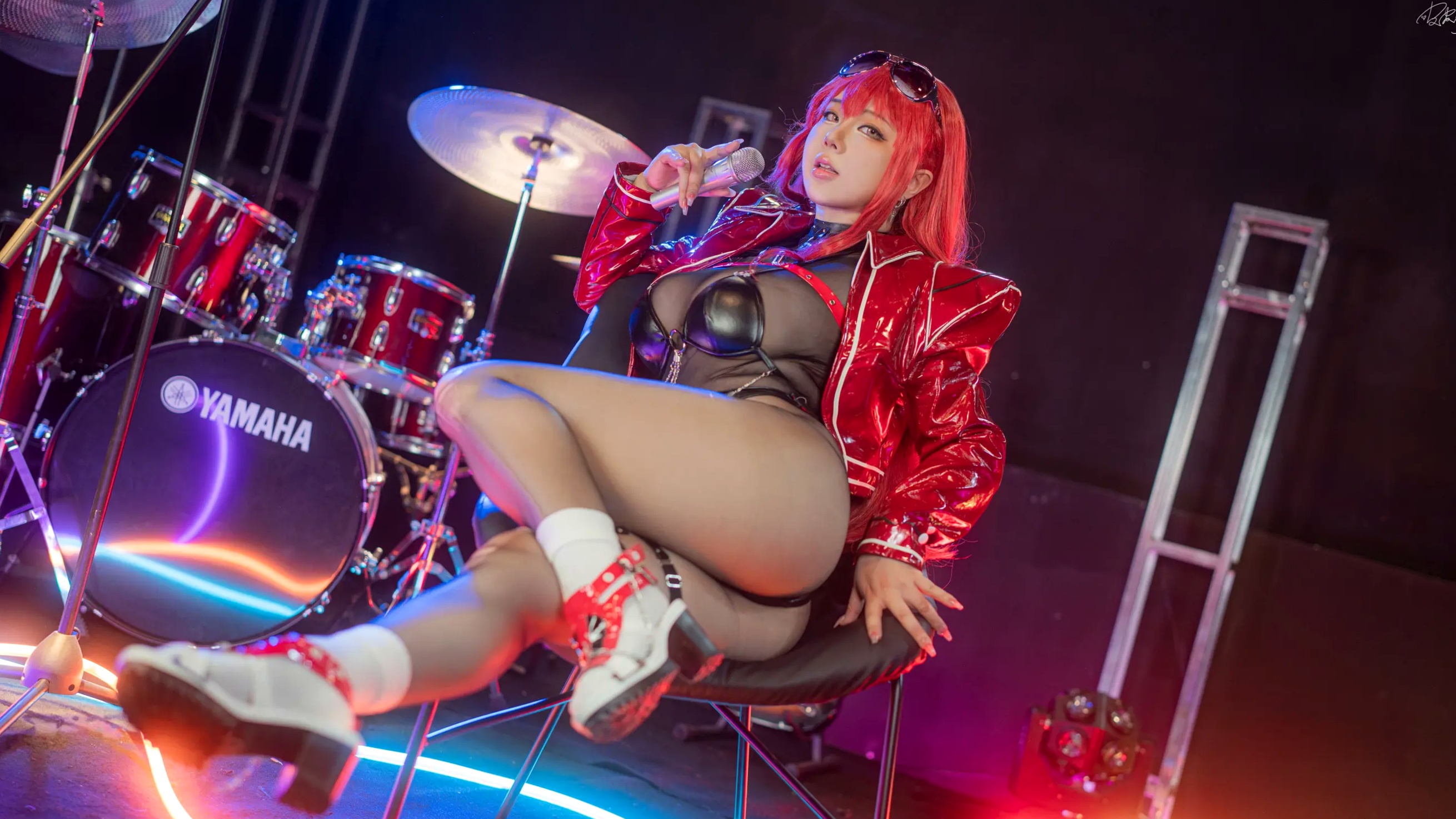 皮皮奶Nikke胜利女神沃伦姆Cosplay - 性感摇滚歌手舞台私房照 极致诱惑大尺度套图
