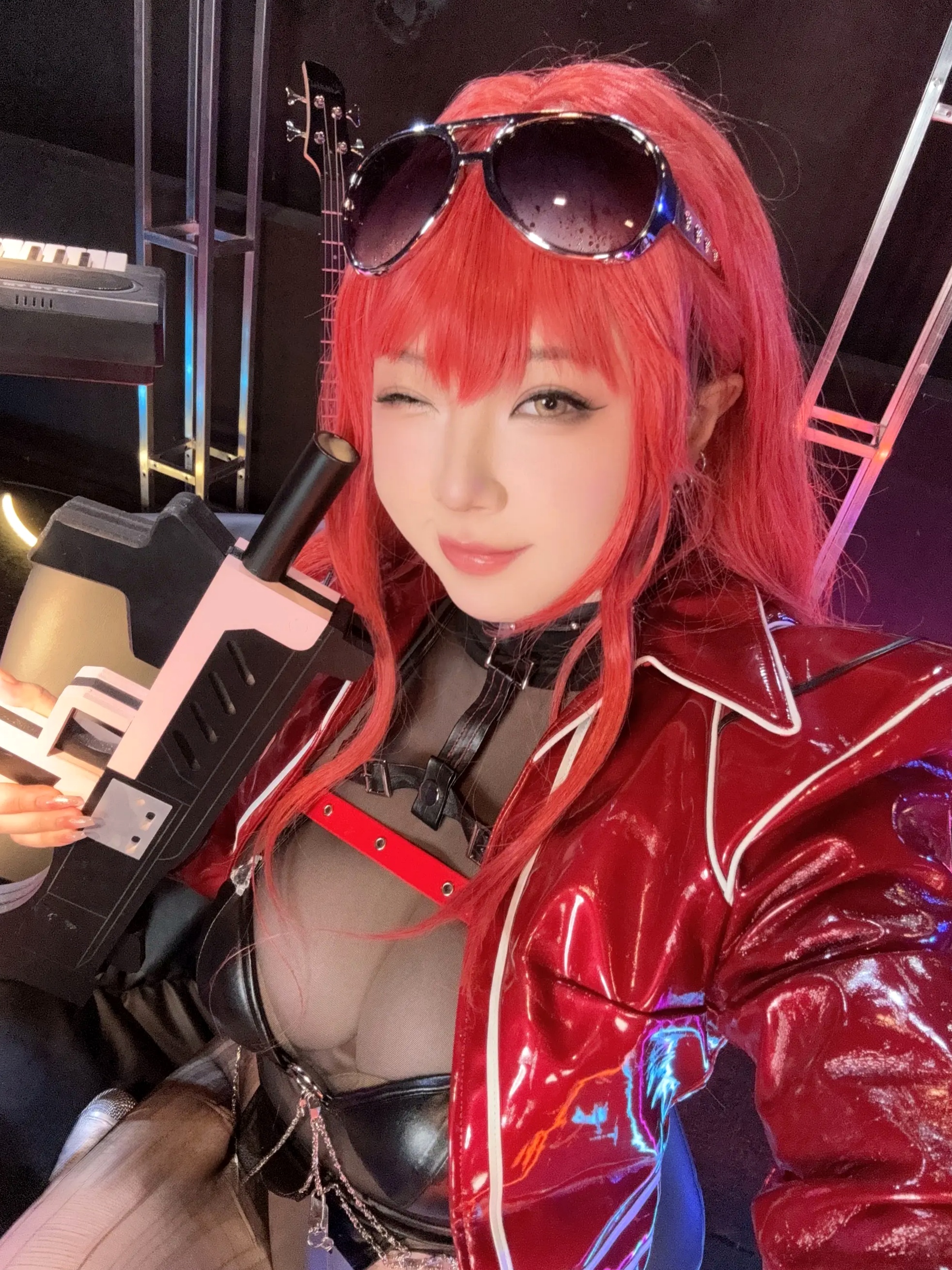 皮皮奶Nikke胜利女神沃伦姆Cosplay - 性感摇滚歌手舞台私房照 极致诱惑大尺度套图