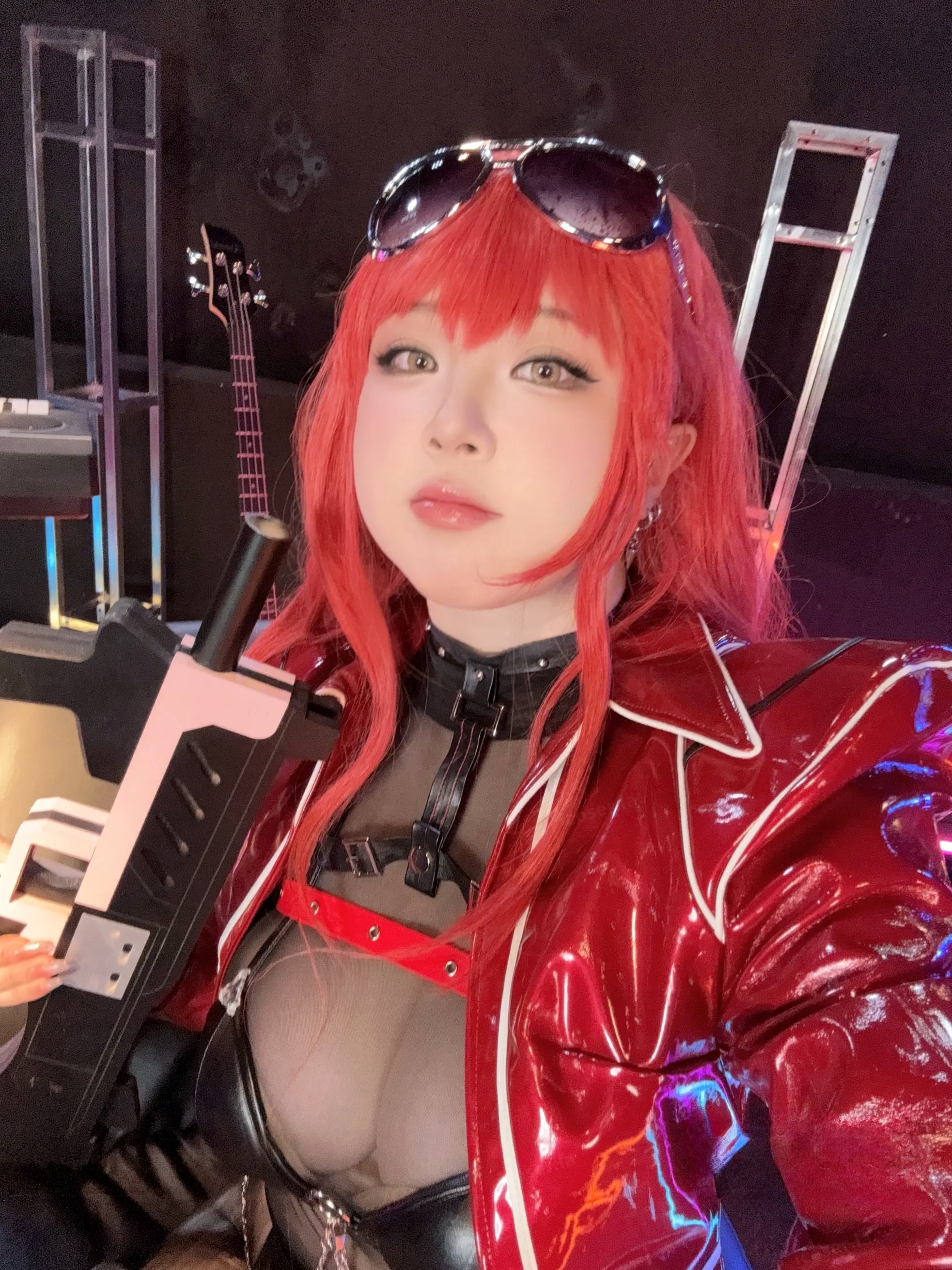 皮皮奶Nikke胜利女神沃伦姆Cosplay - 性感摇滚歌手舞台私房照 极致诱惑大尺度套图