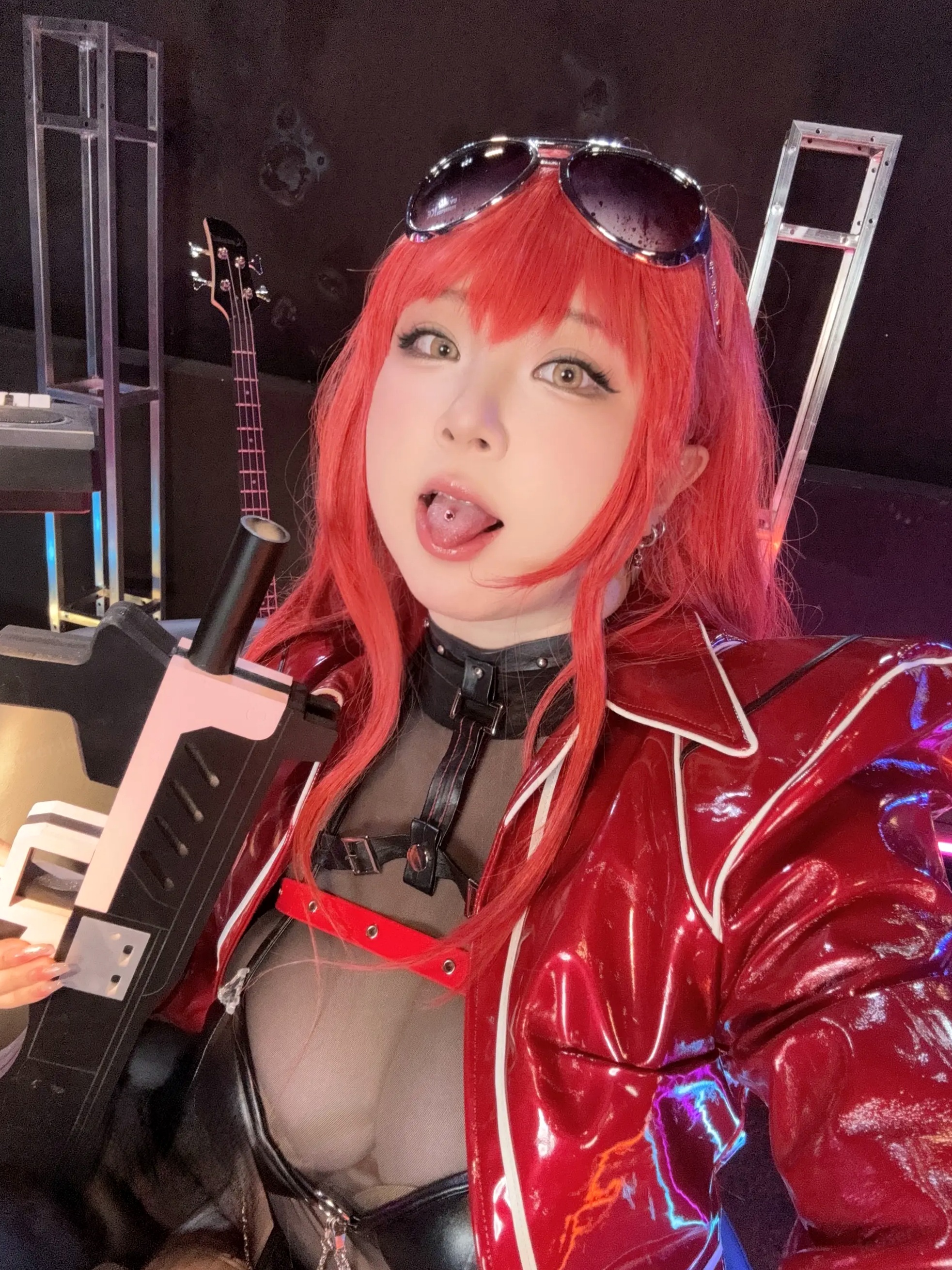 皮皮奶Nikke胜利女神沃伦姆Cosplay - 性感摇滚歌手舞台私房照 极致诱惑大尺度套图