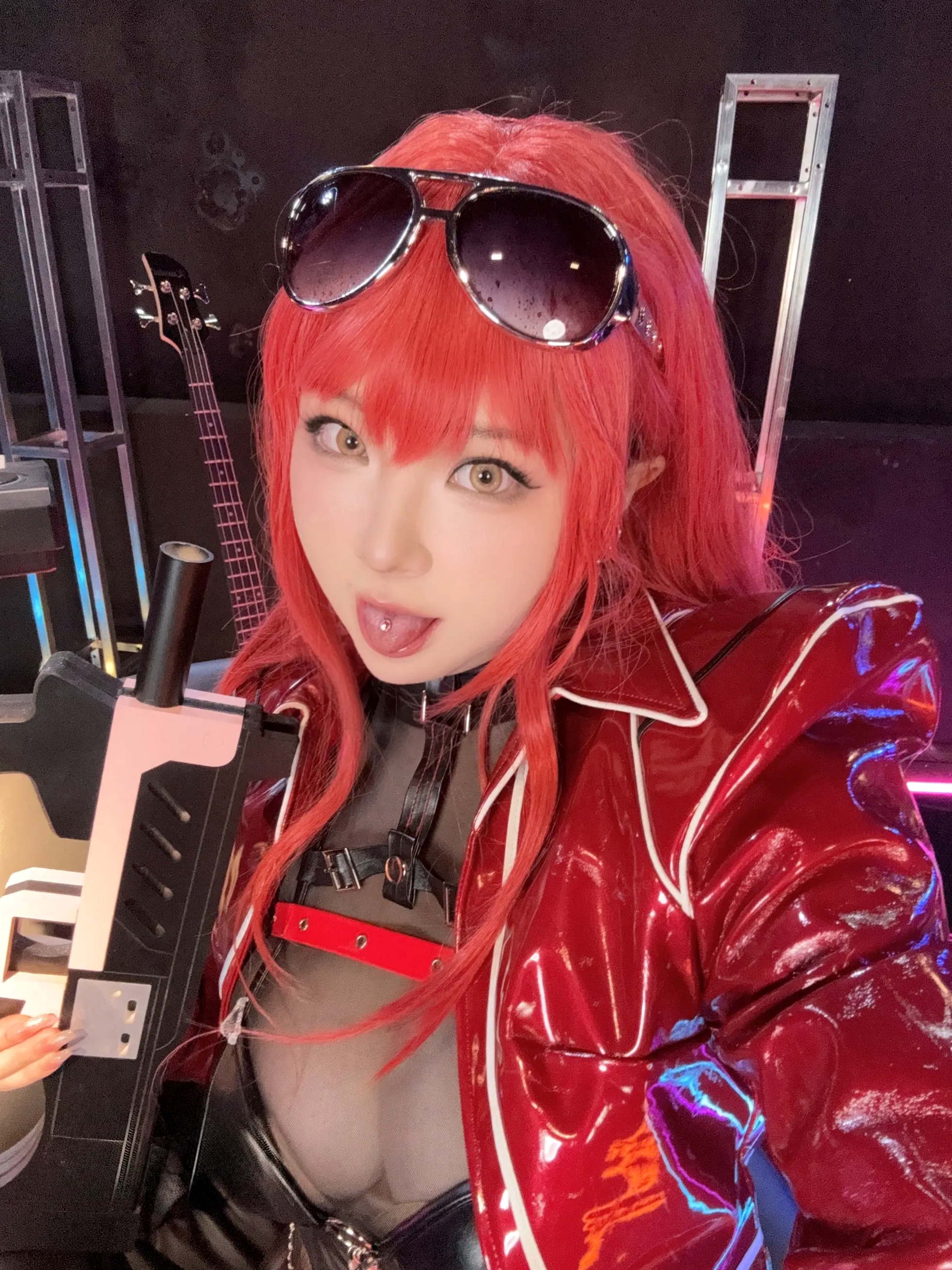 皮皮奶Nikke胜利女神沃伦姆Cosplay - 性感摇滚歌手舞台私房照 极致诱惑大尺度套图
