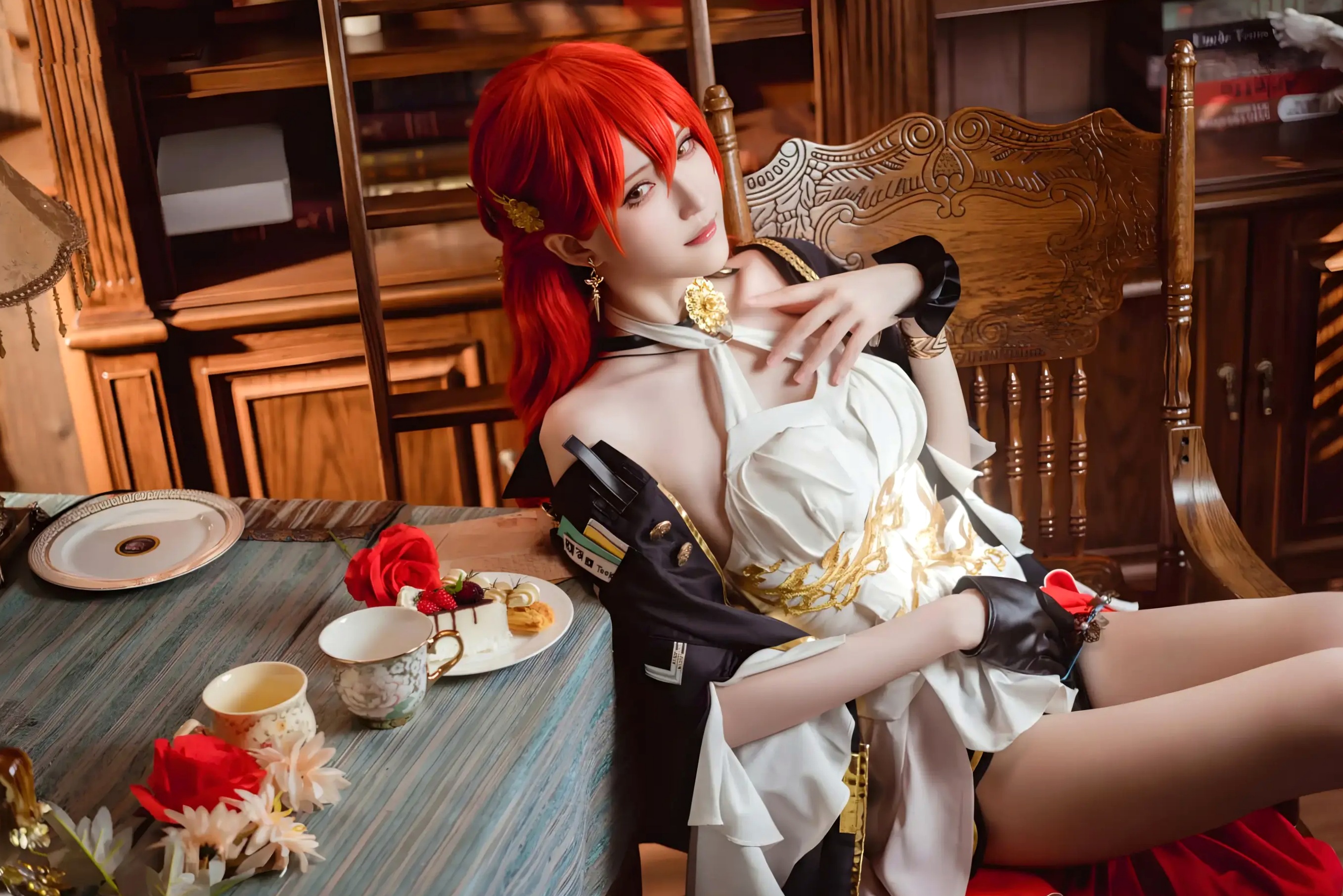 Gallery - 花兮_honoka 崩坏星穹铁道姬子COS 优雅知性御姐复古风写真角色扮演御女郎 - Royal Lady 气质冷艳 女神私房照_秀色女神 - image 9