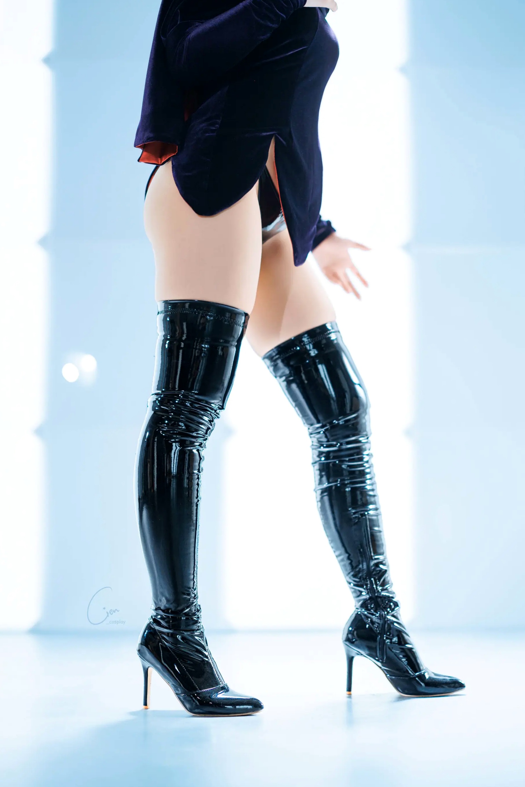 Gallery - Cien恩恩经典动漫哈曼·卡恩Cosplay，冷艳妆容搭配漆皮长靴御姐范十足角色扮演气质诱惑冷艳 女神私房照_秀色女神 - image 1