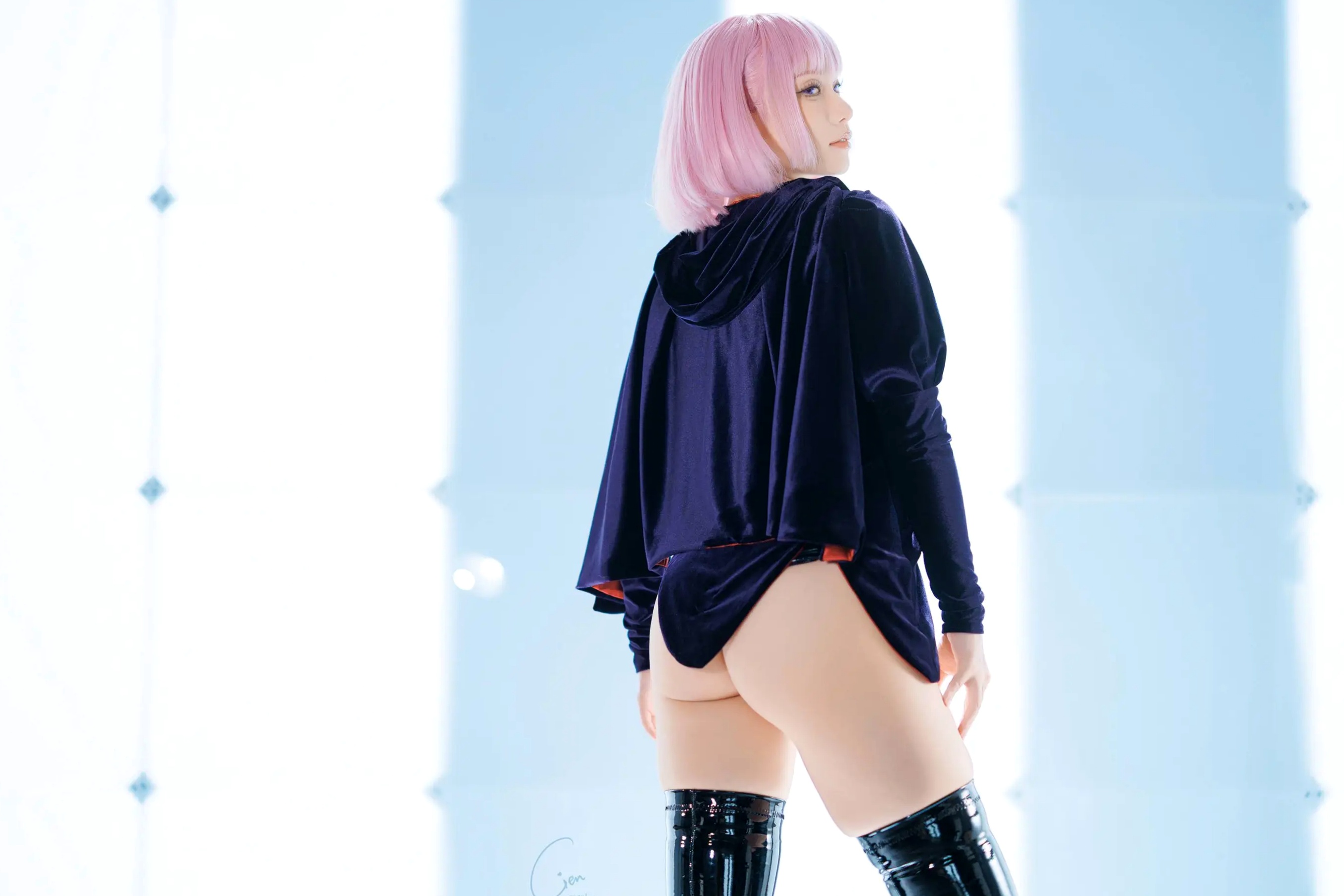 Gallery - Cien恩恩经典动漫哈曼·卡恩Cosplay，冷艳妆容搭配漆皮长靴御姐范十足角色扮演气质诱惑冷艳 女神私房照_秀色女神 - image 3