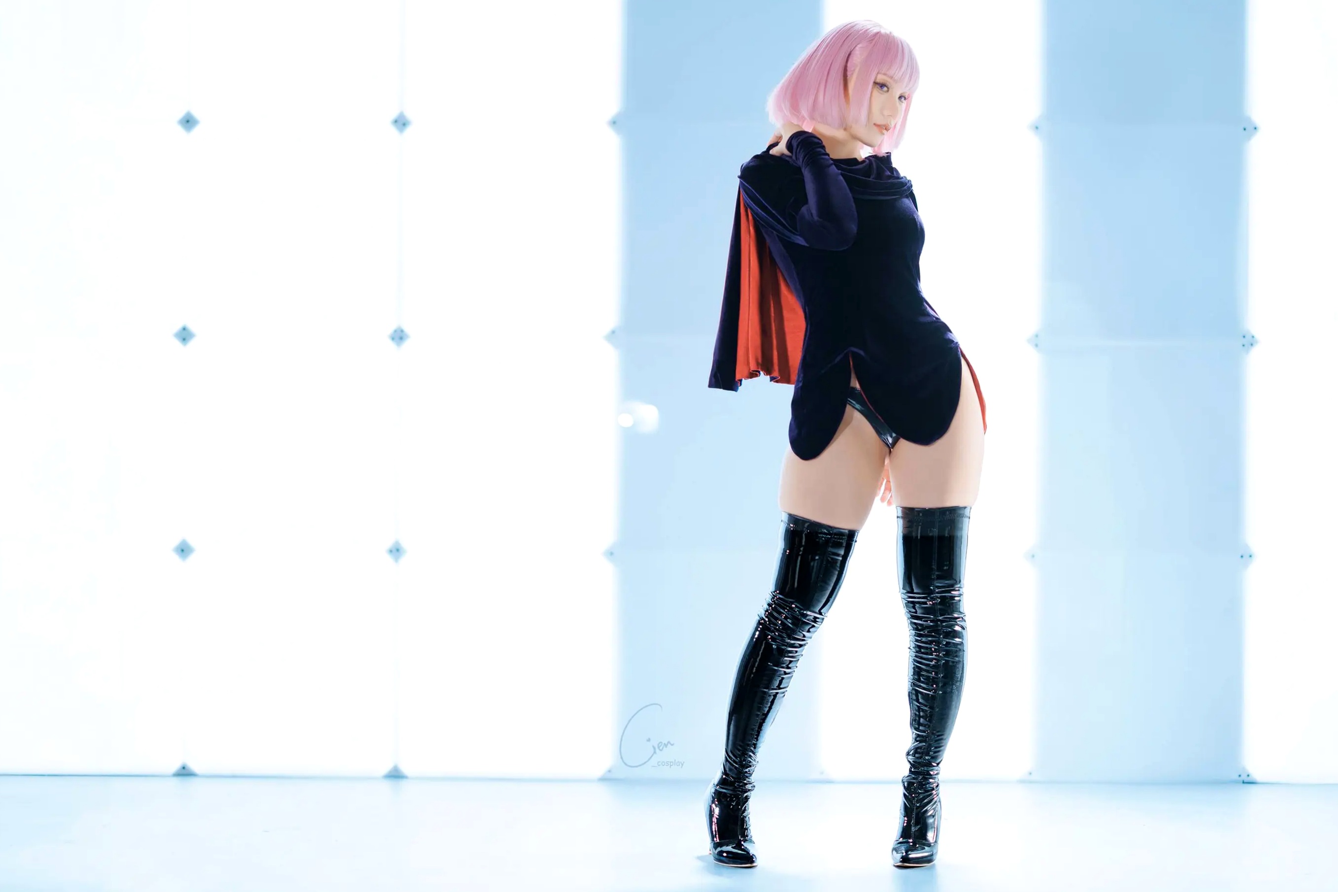 Gallery - Cien恩恩经典动漫哈曼·卡恩Cosplay，冷艳妆容搭配漆皮长靴御姐范十足角色扮演气质诱惑冷艳 女神私房照_秀色女神 - image 4