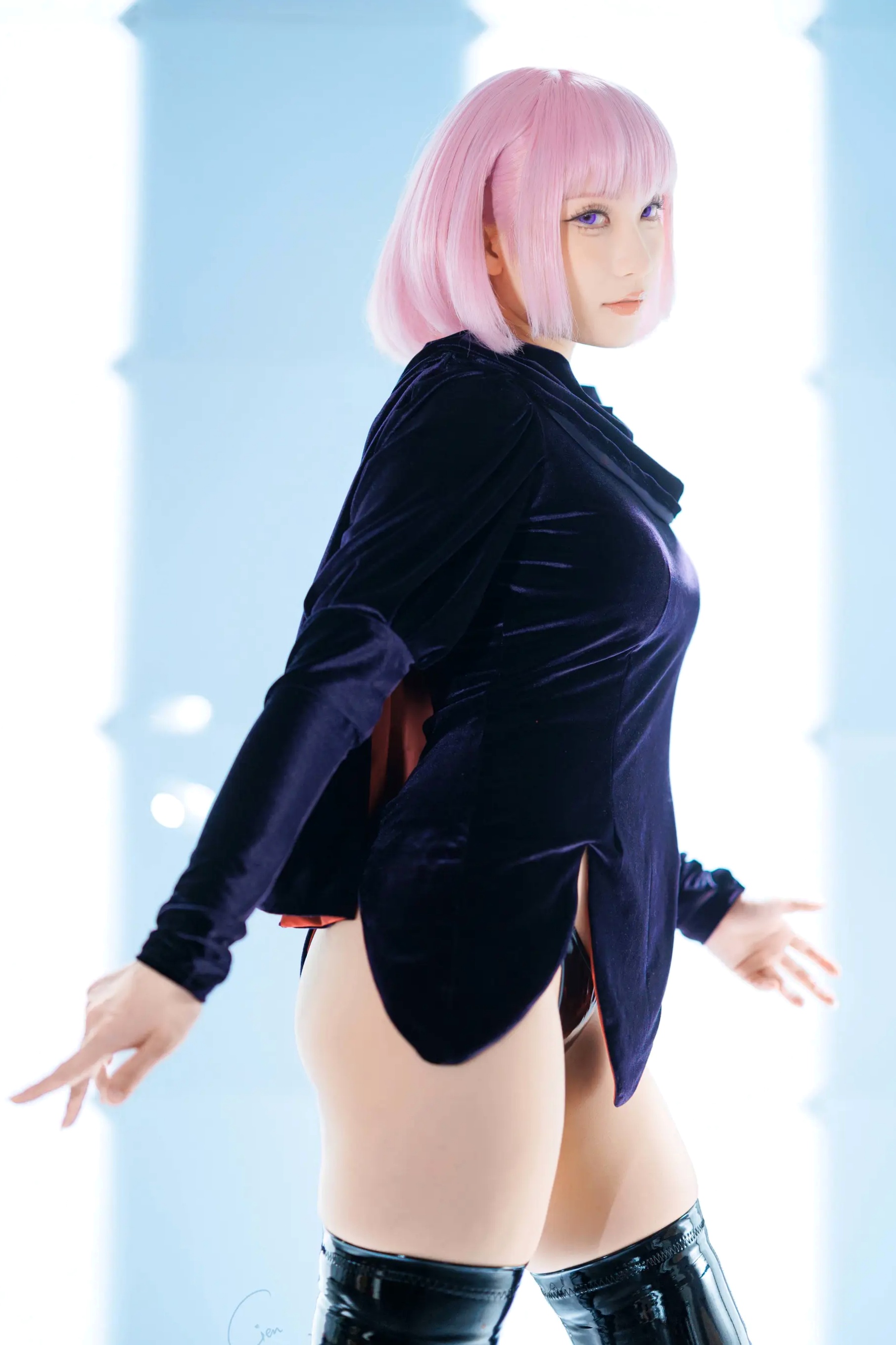 Gallery - Cien恩恩经典动漫哈曼·卡恩Cosplay，冷艳妆容搭配漆皮长靴御姐范十足角色扮演气质诱惑冷艳 女神私房照_秀色女神 - image 6