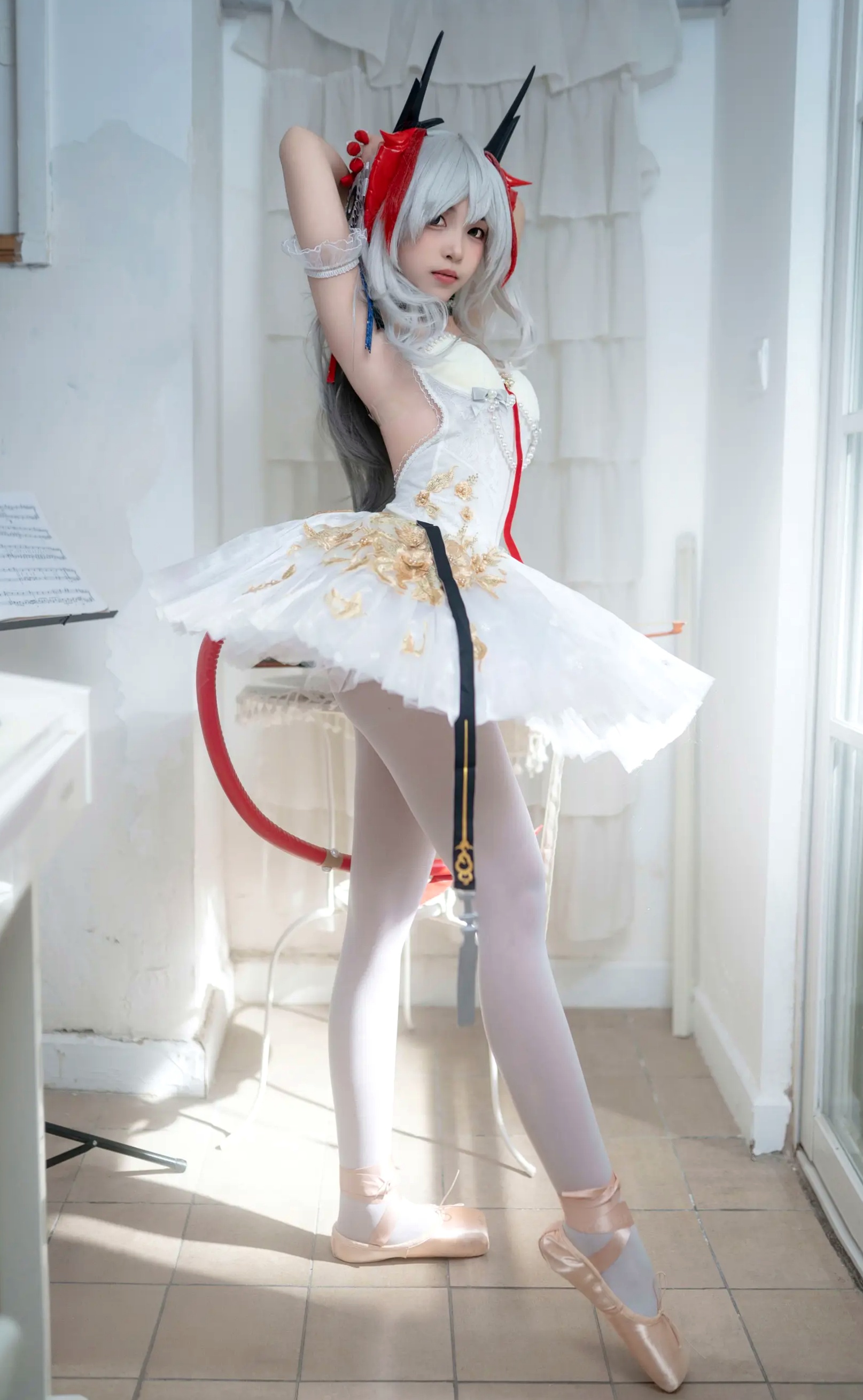 Bangni邦尼 明日方舟W角色扮演 芭蕾舞者琴室清纯私房美腿写真 [117P]