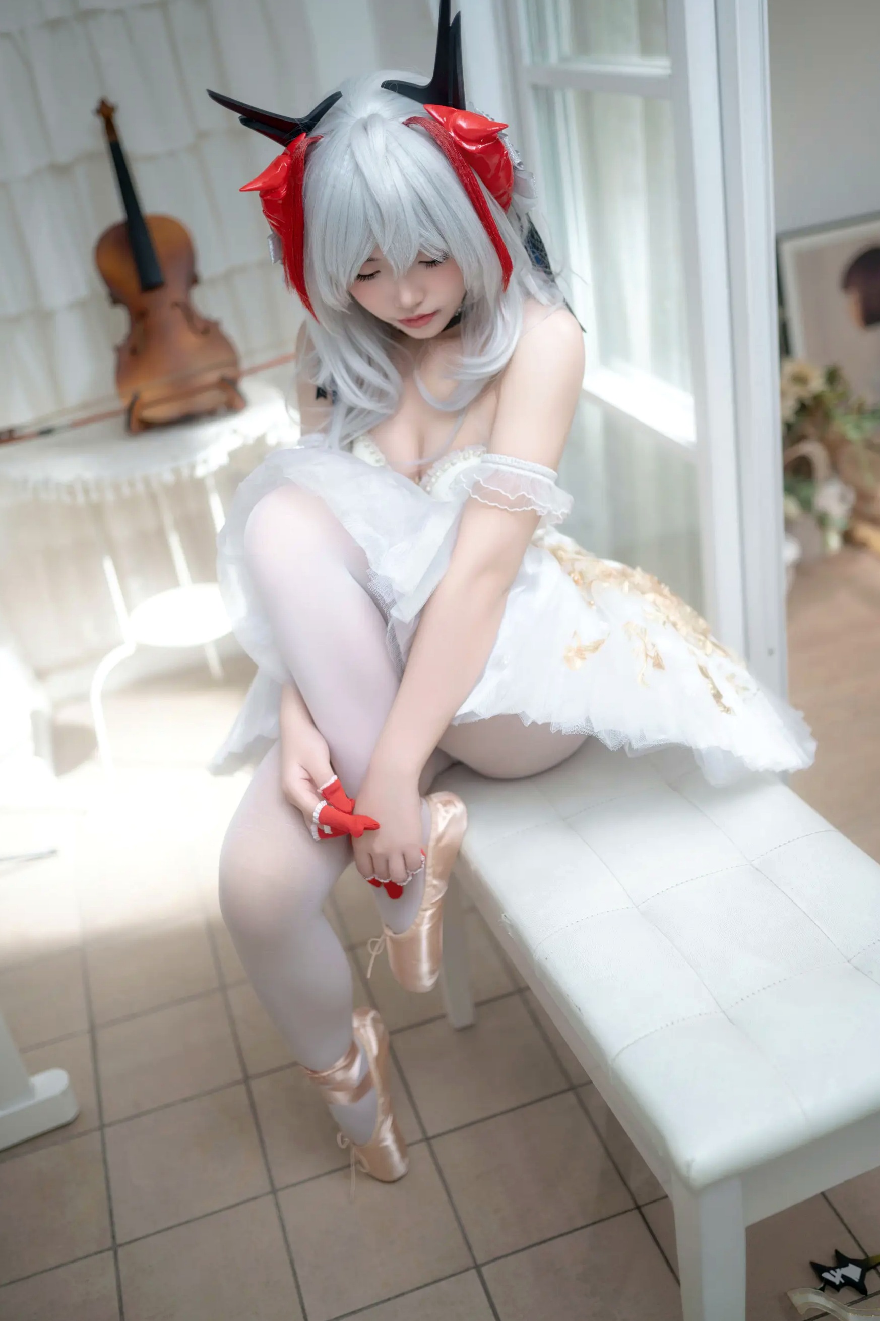 Bangni邦尼 明日方舟W角色扮演 芭蕾舞者琴室清纯私房美腿写真 [117P]