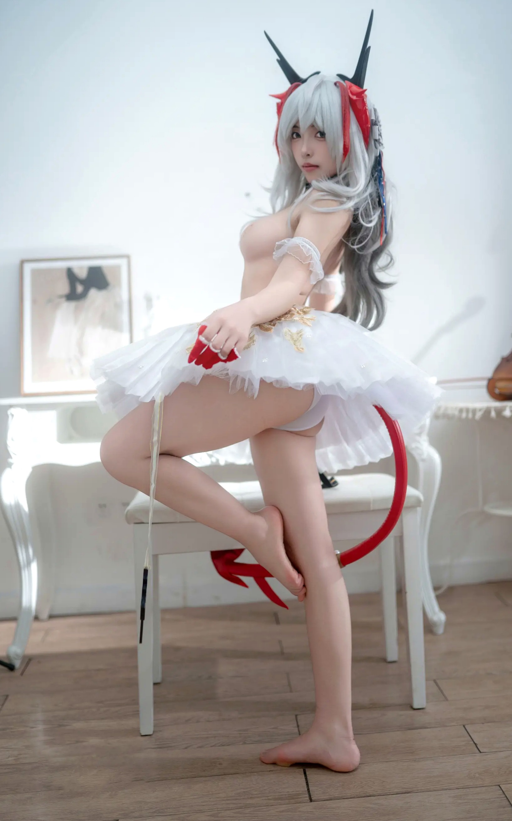 Bangni邦尼 明日方舟W角色扮演 芭蕾舞者琴室清纯私房美腿写真 [117P]