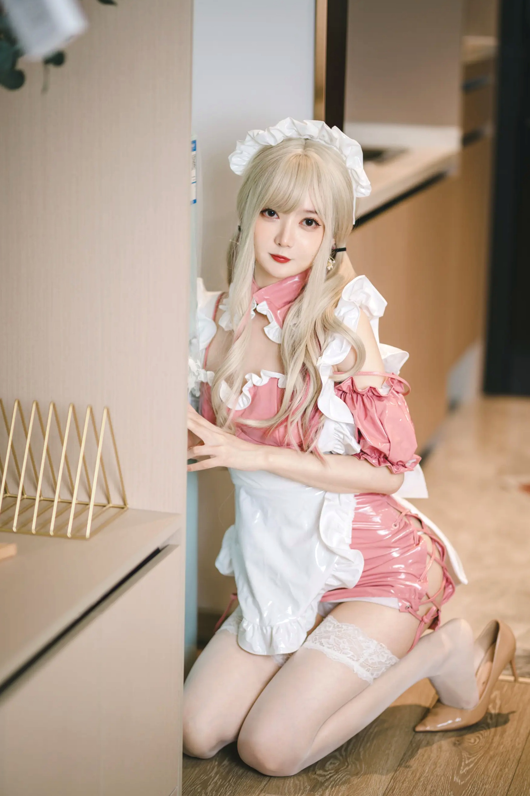 Gallery - 51酱修女风私房写真：蕾丝白丝美腿诱惑，居家氛围感十足的精致绝美瞬间角色扮演丝袜美腿私房照诱惑 女神私房照_秀色女神 - image 2