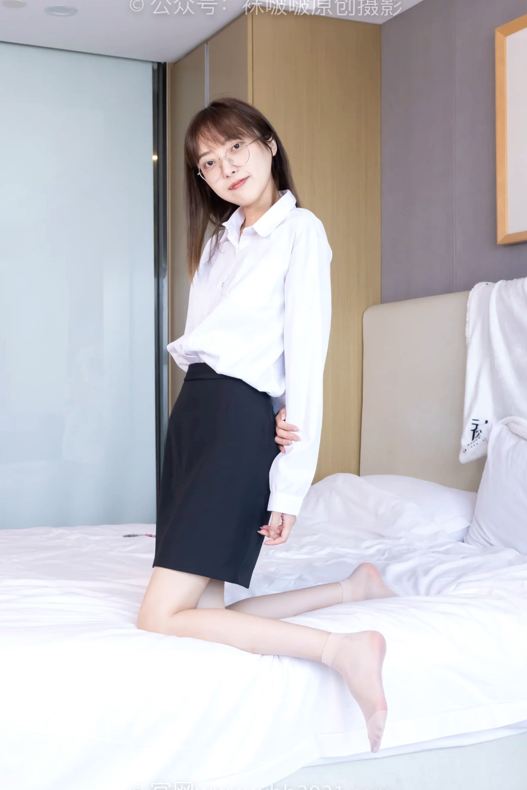 Gallery - BoBoSocks袜啵啵 - Chiness Model  稚予清纯知性OL风，黑丝肉丝美腿搭配高跟鞋，优雅女神职场私房写真 [85P]丝袜黑丝美腿气质私房照 女神私房照_秀色女神 - image 4
