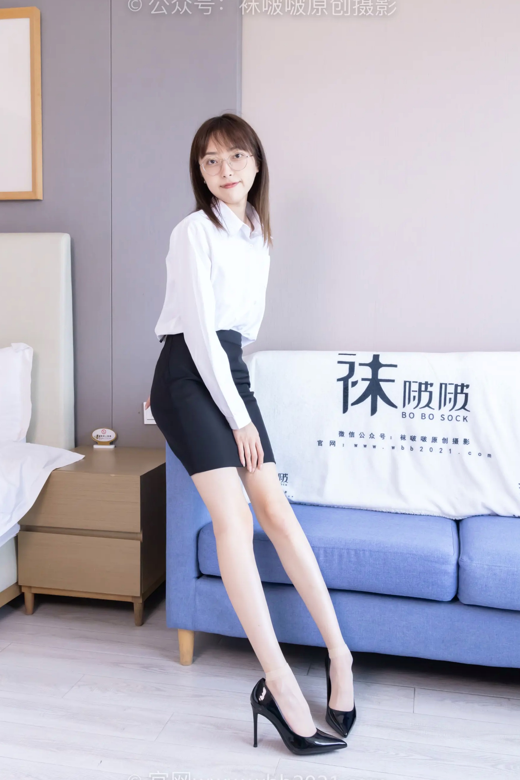 BoBoSocks袜啵啵 稚予清纯知性OL风，黑丝肉丝美腿搭配高跟鞋，优雅女神职场私房写真 [85P]