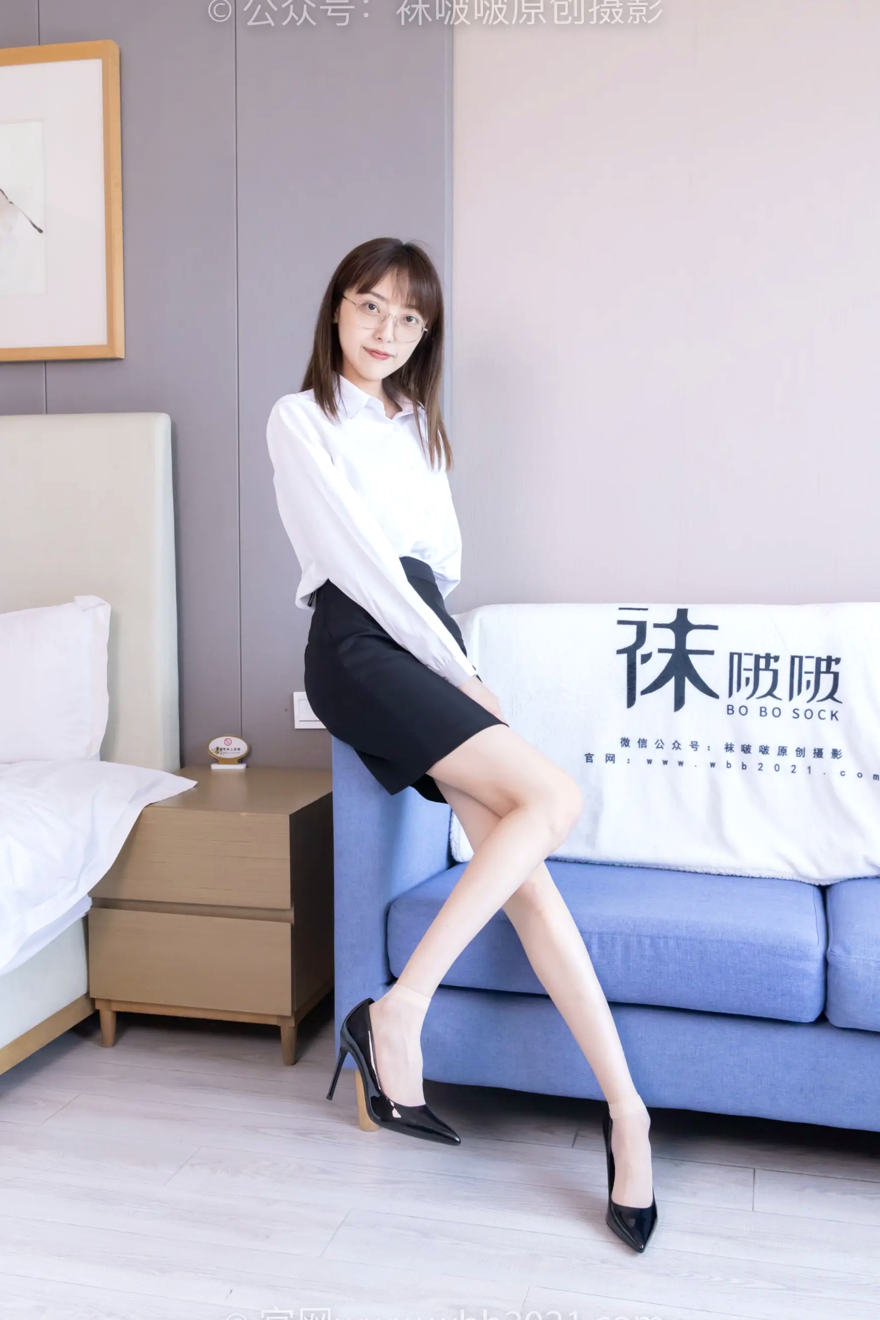 BoBoSocks袜啵啵 稚予清纯知性OL风，黑丝肉丝美腿搭配高跟鞋，优雅女神职场私房写真 [85P]