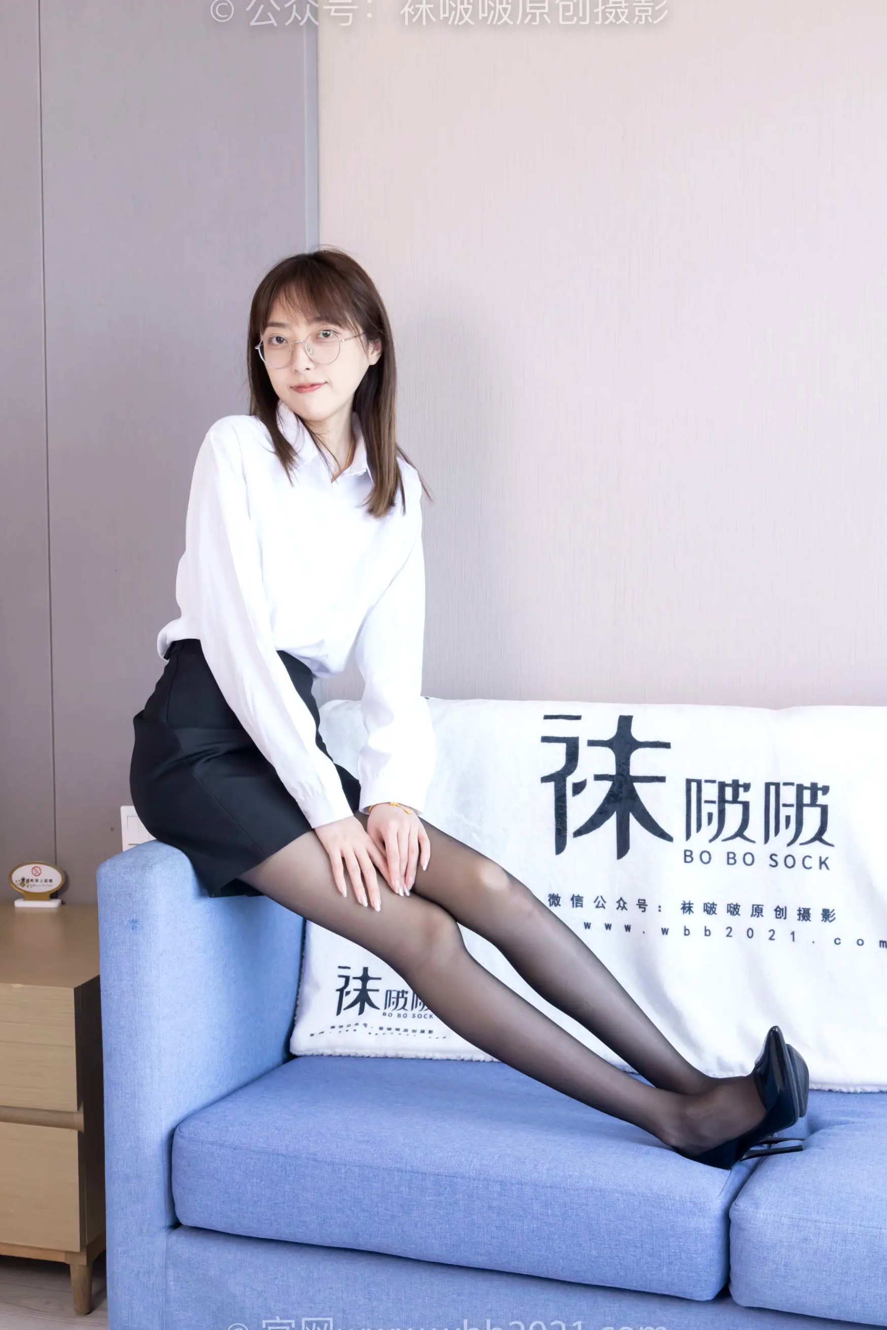 BoBoSocks袜啵啵 稚予清纯知性OL风，黑丝肉丝美腿搭配高跟鞋，优雅女神职场私房写真 [85P]