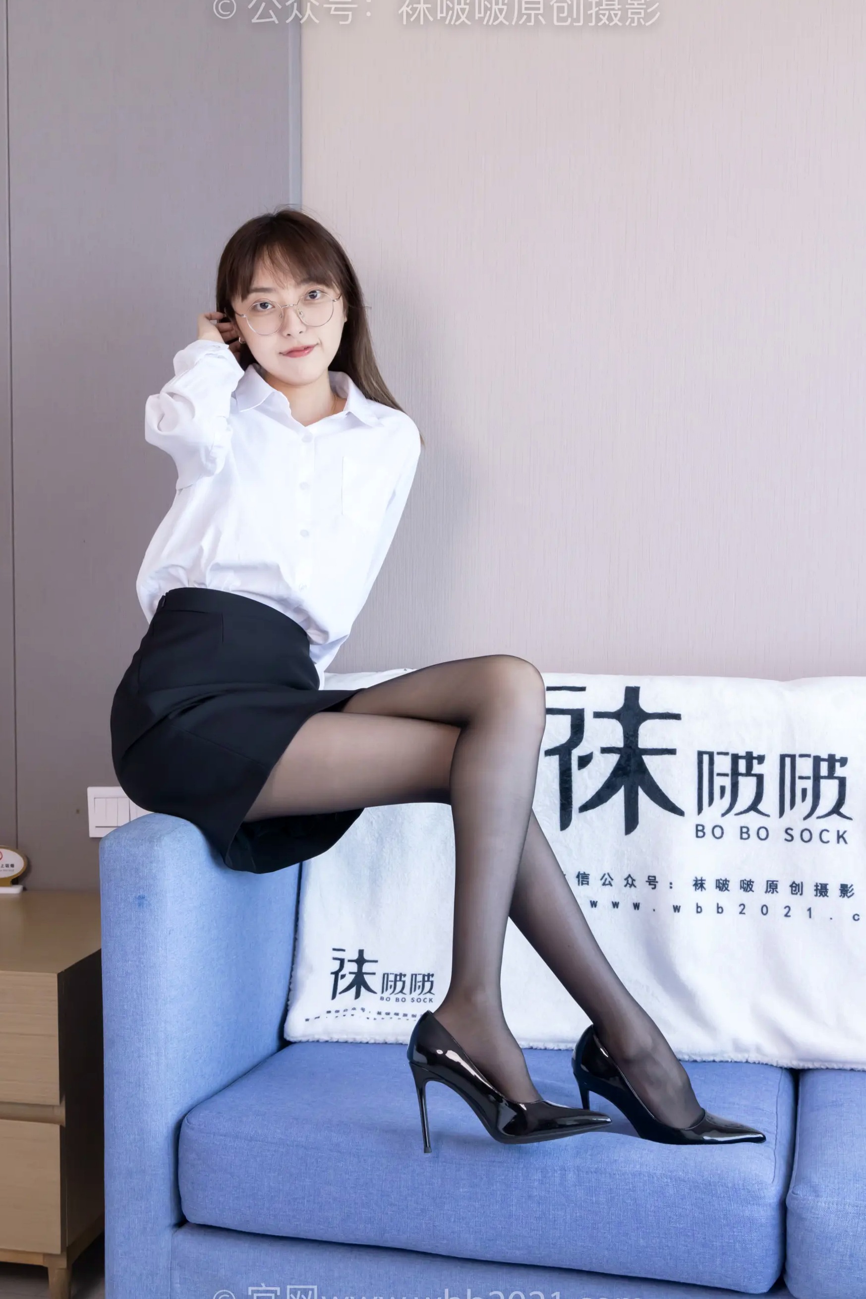 BoBoSocks袜啵啵 稚予清纯知性OL风，黑丝肉丝美腿搭配高跟鞋，优雅女神职场私房写真 [85P]