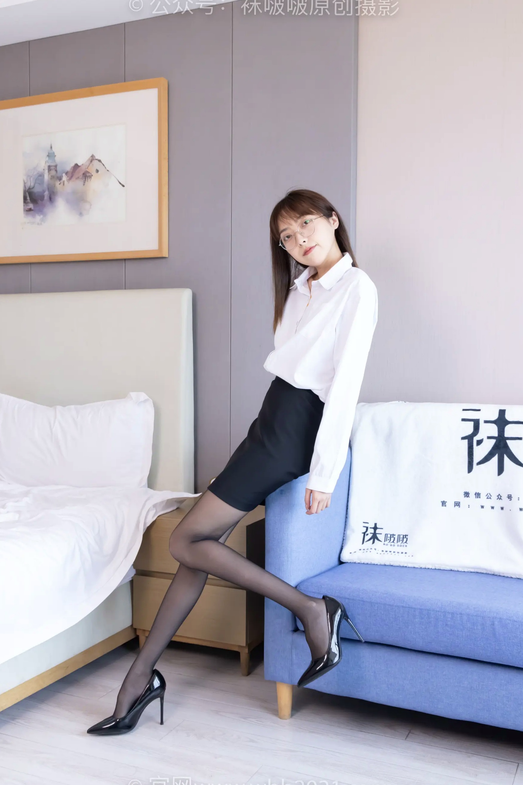 BoBoSocks袜啵啵 稚予清纯知性OL风，黑丝肉丝美腿搭配高跟鞋，优雅女神职场私房写真 [85P]