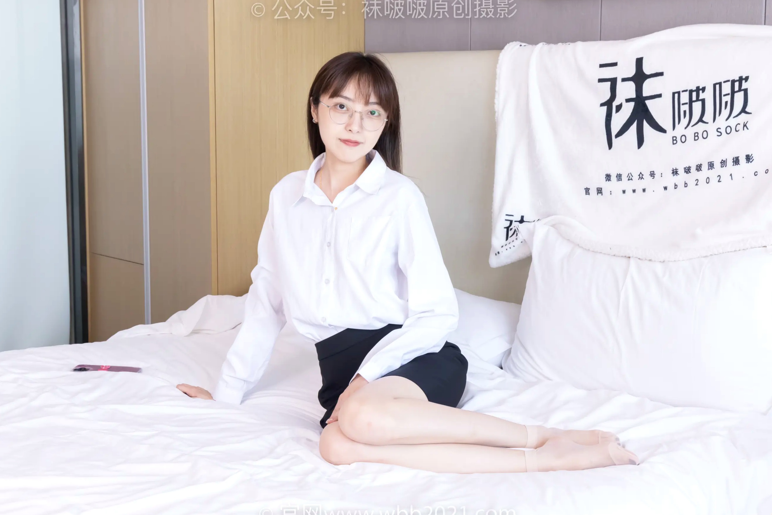 BoBoSocks袜啵啵 稚予清纯知性OL风，黑丝肉丝美腿搭配高跟鞋，优雅女神职场私房写真 [85P]