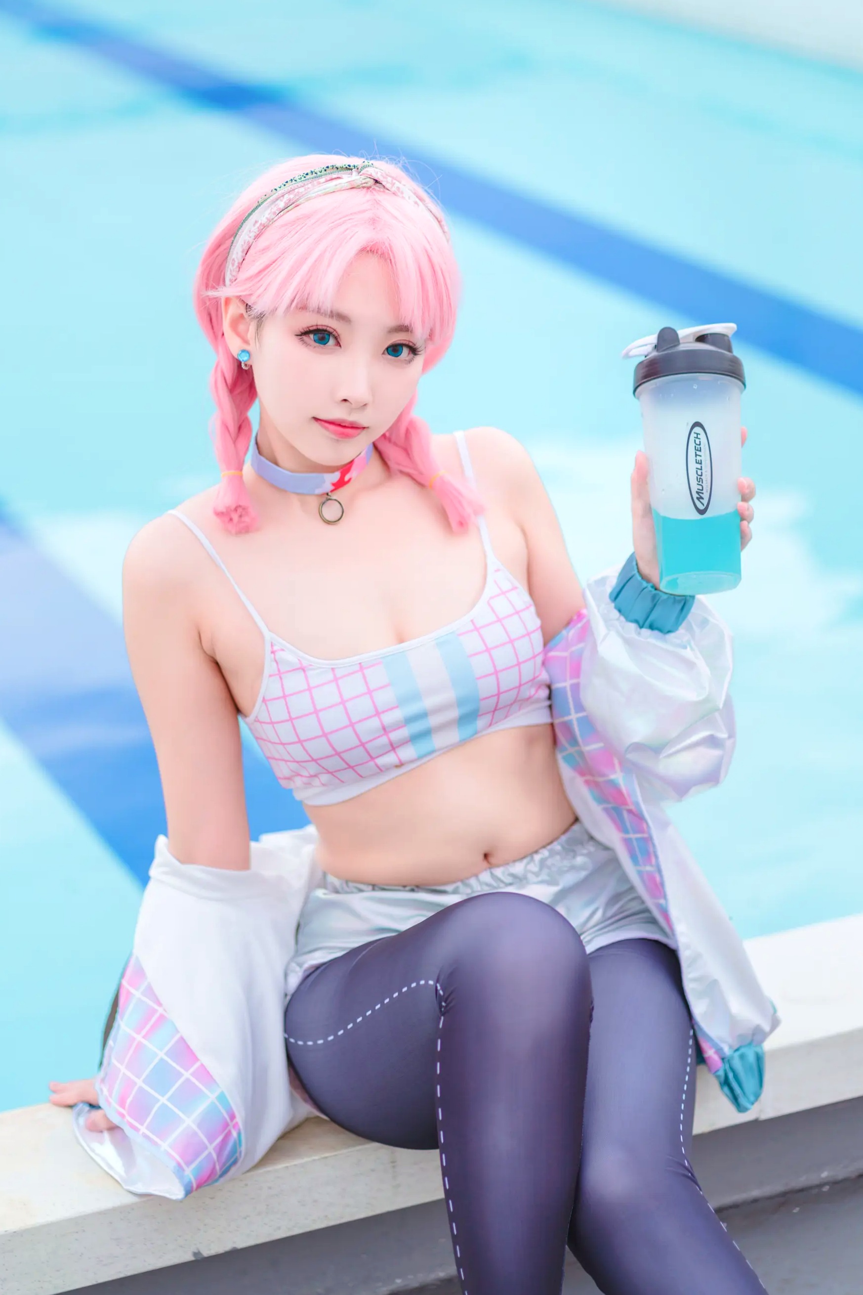 宫本桜蓝毒cosplay，青春活力运动少女，清纯童颜配傲人身材，夏日泳池边诱惑写真，时尚潮流视觉盛宴