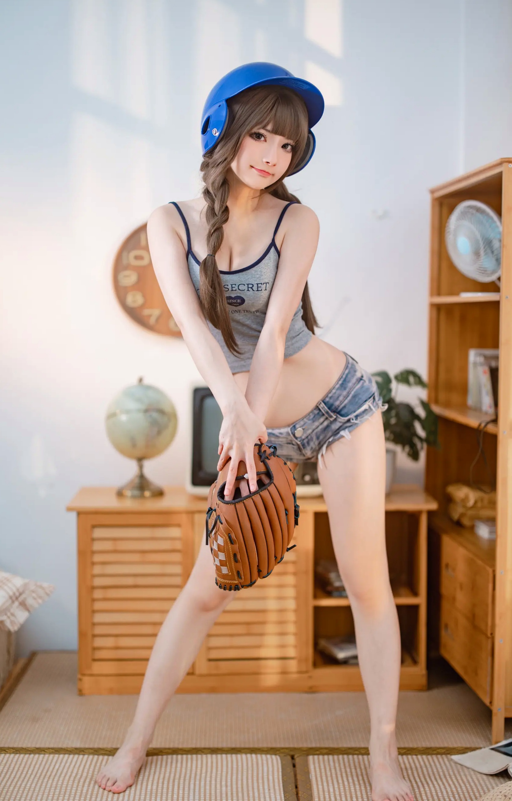 是三不是世w日式运动风私房，棒球头盔下的甜美背带少女，清纯又性感[25P]