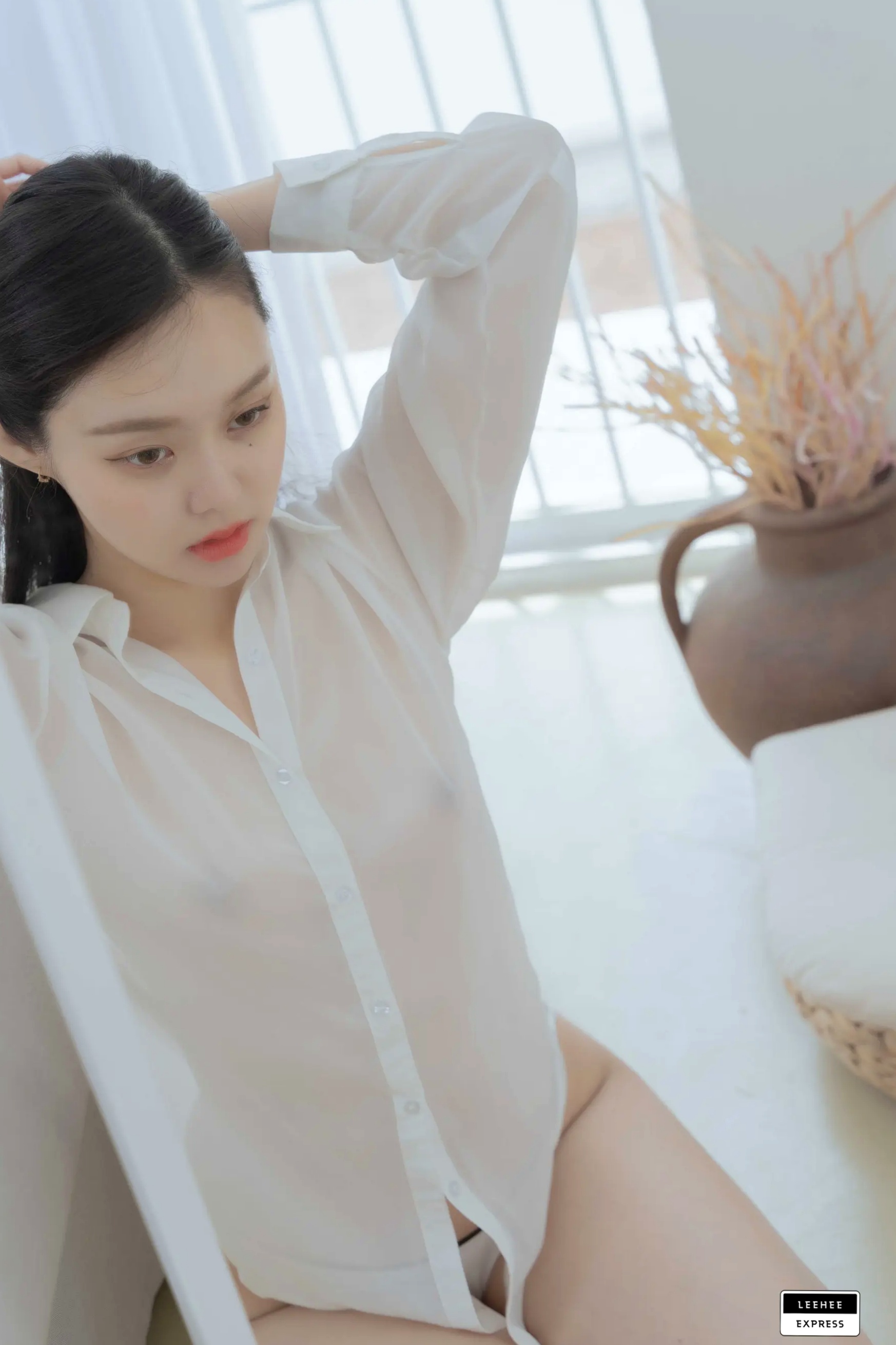 Gallery - [LEEHEE EXPRESS] LEHF-134 - Inah：简约居家私房，白色透视衬衫下的绝美曲线与极致翘臀性感美臀私房照诱惑大尺度 女神私房照_秀色女神 - image 9