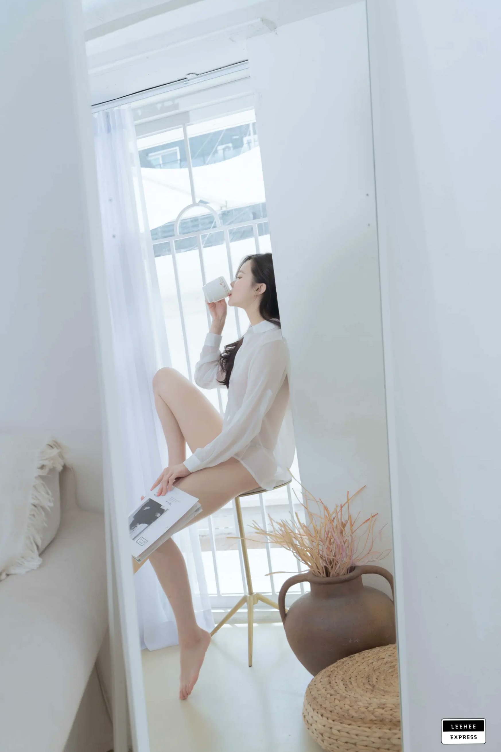 [LEEHEE EXPRESS] LEHF-134 - Inah：简约居家私房，白色透视衬衫下的绝美曲线与极致翘臀