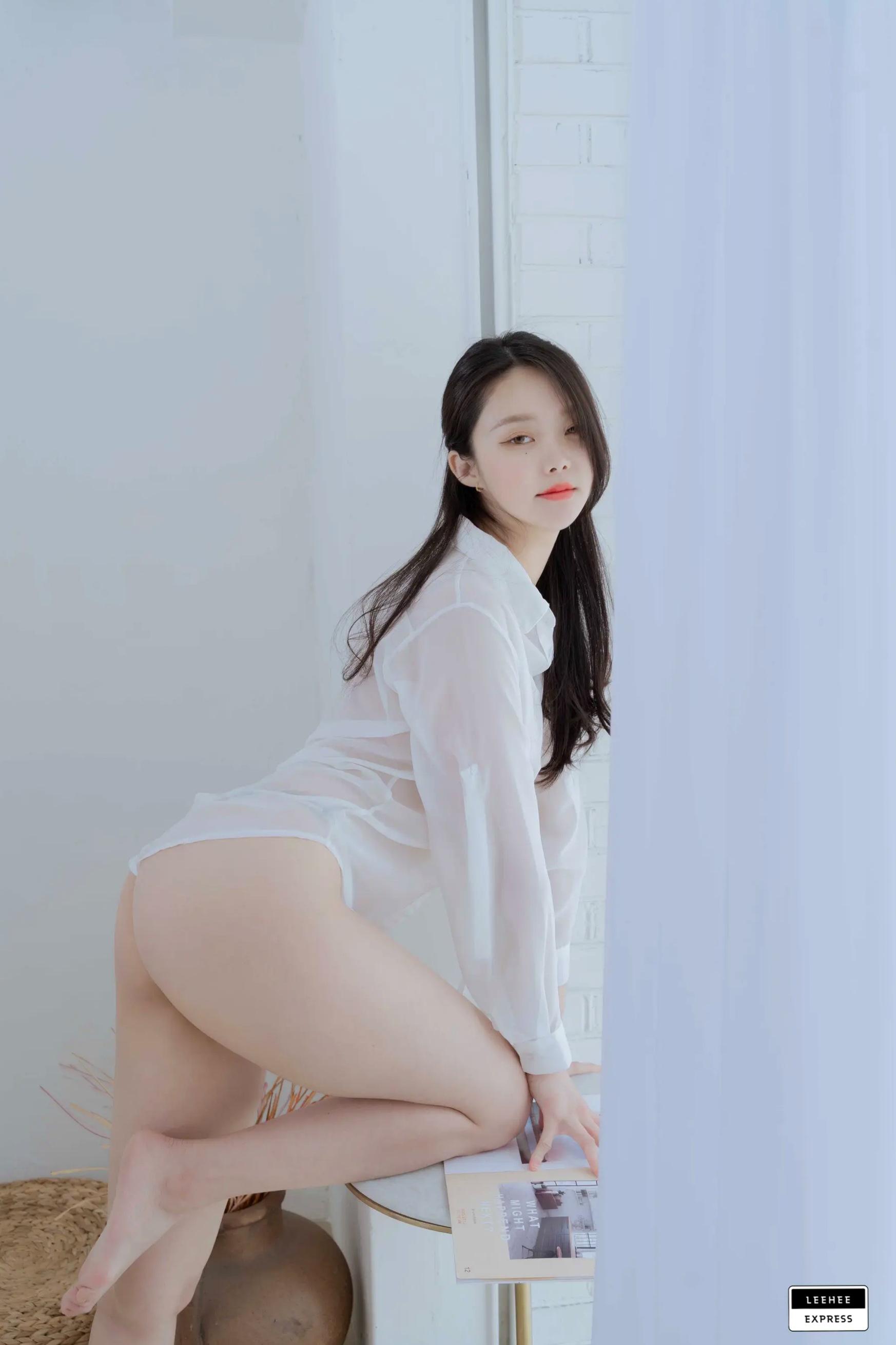 [LEEHEE EXPRESS] LEHF-134 - Inah：简约居家私房，白色透视衬衫下的绝美曲线与极致翘臀