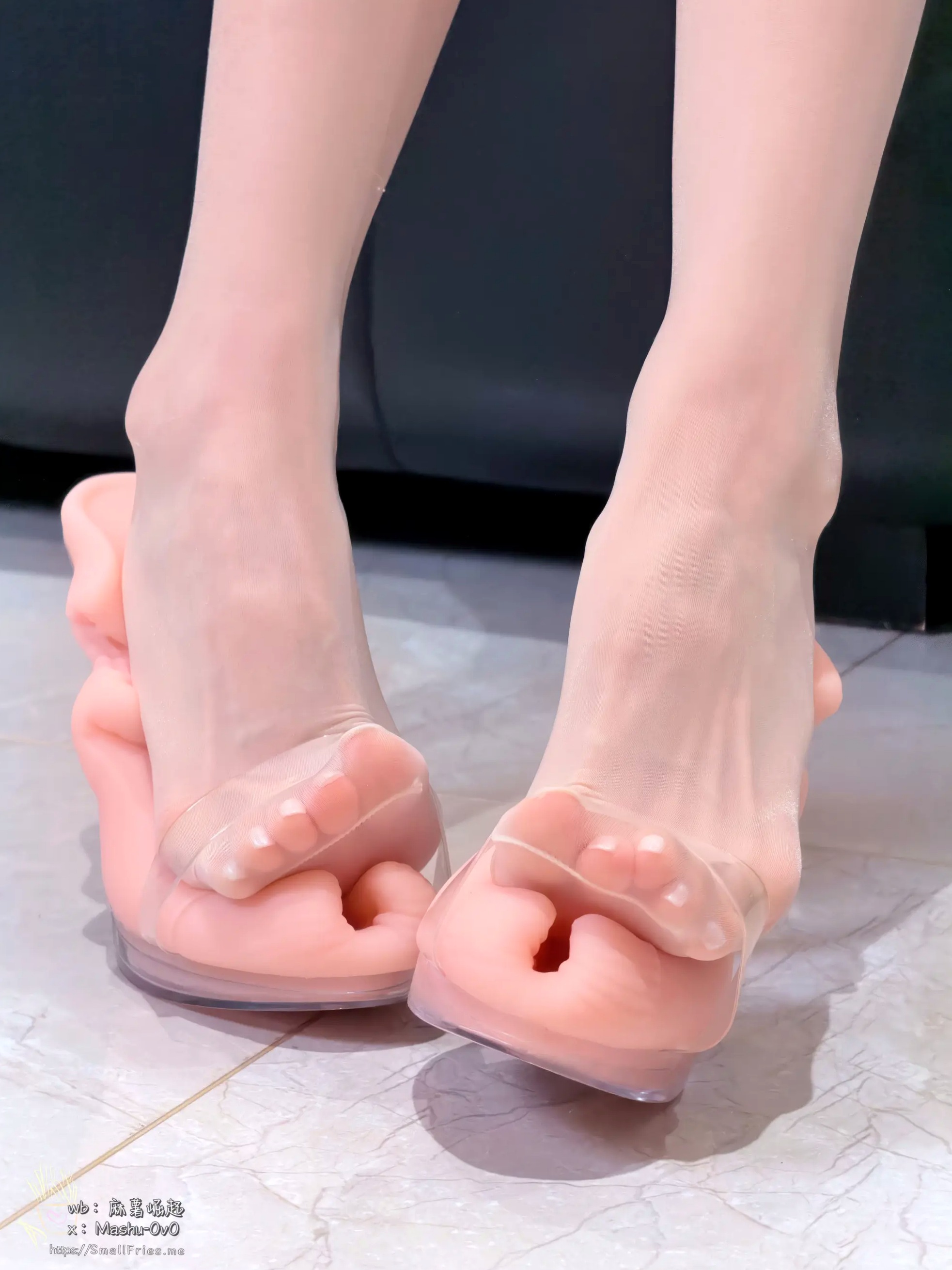 麻薯好吃 - 极品美足丝袜私房写真，精致足控视觉盛宴 [100P]