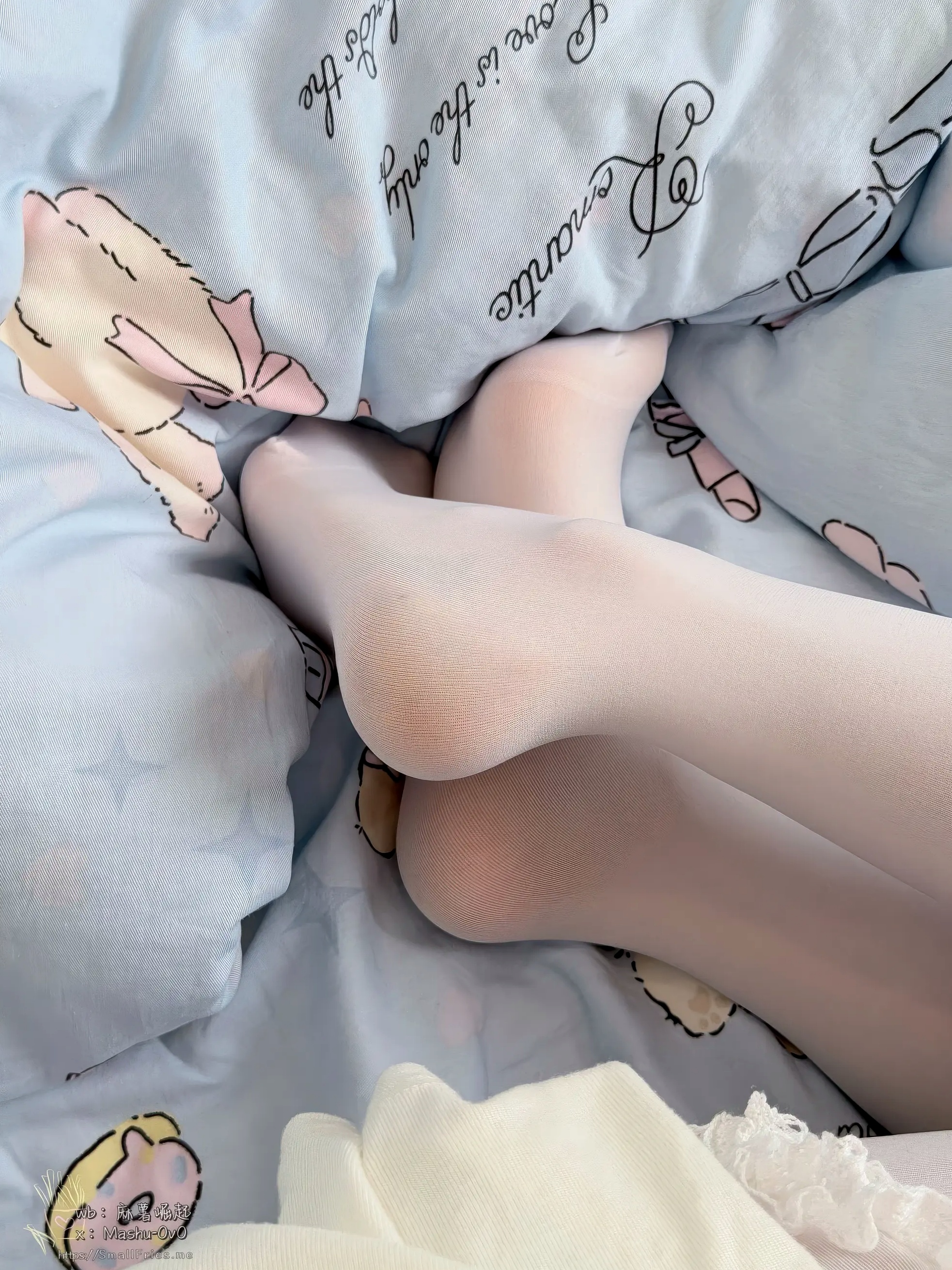 麻薯好吃 - 极品美足丝袜私房写真，精致足控视觉盛宴 [100P]