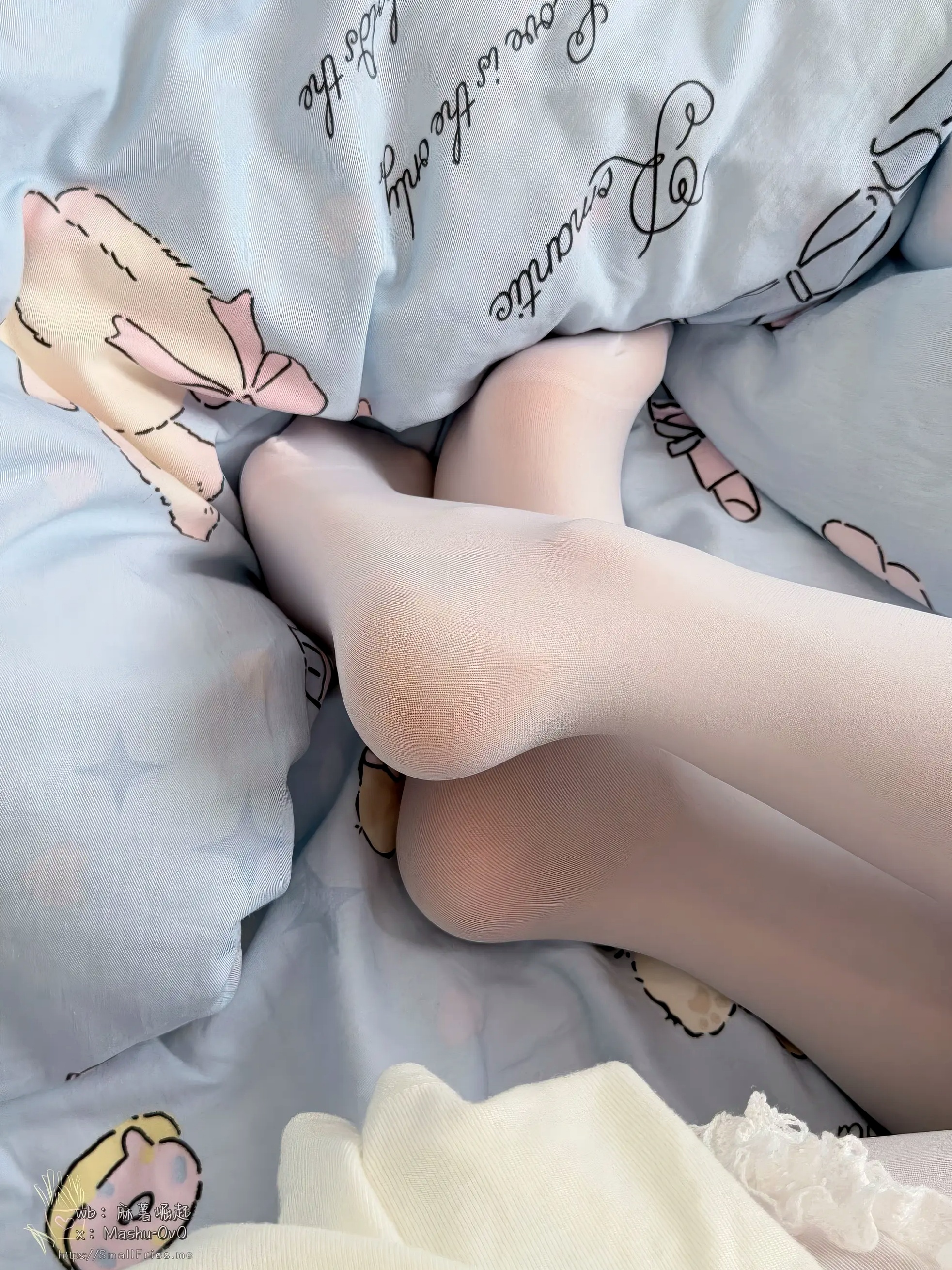 麻薯好吃 - 极品美足丝袜私房写真，精致足控视觉盛宴 [100P]