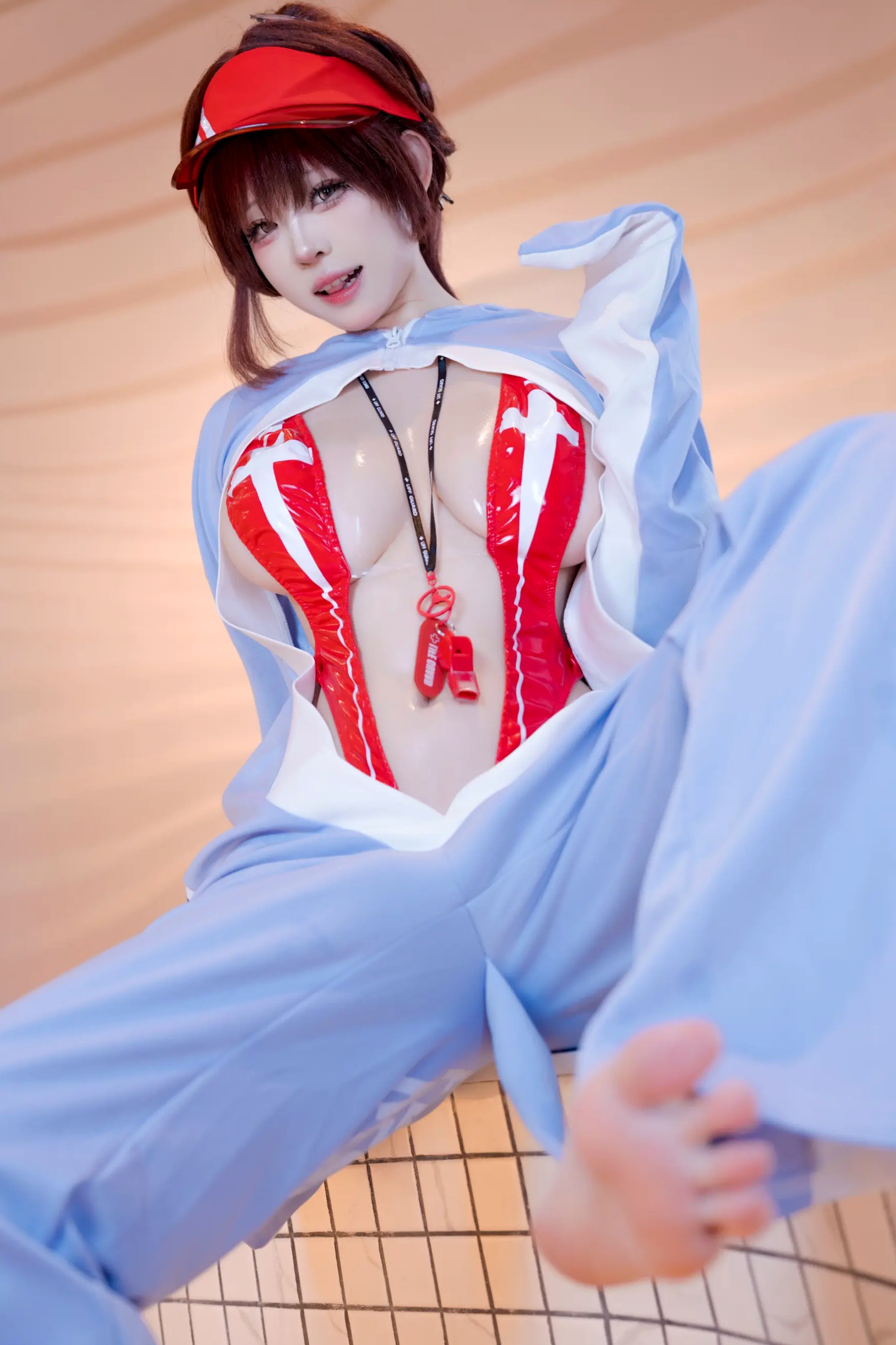 Gallery - miko酱ww - NIKKE 玛律恰娜 泳池救生员比基尼角色扮演私房照 [34P]角色扮演性感诱惑比基尼美臀 女神私房照_秀色女神 - image 4
