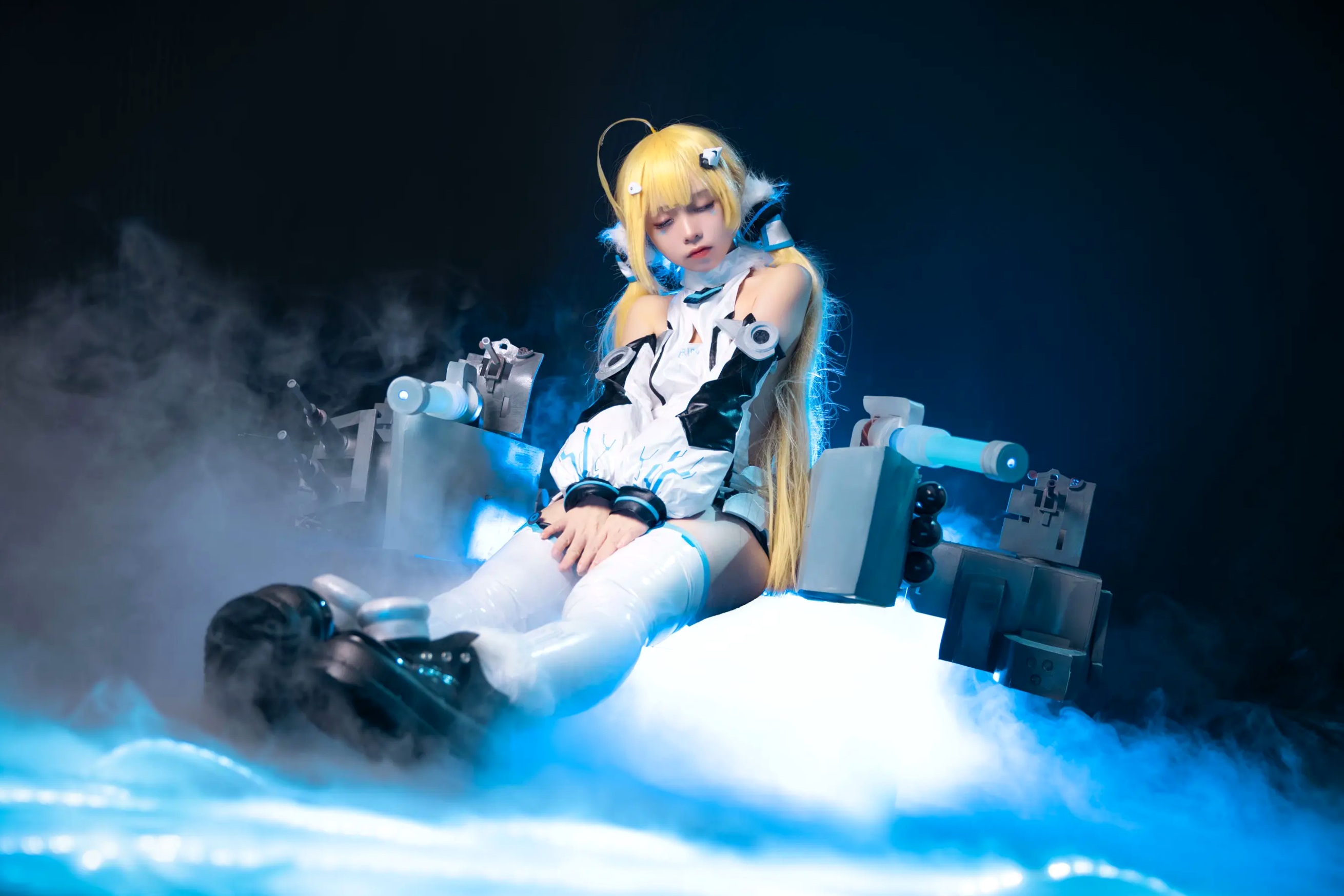 G44不会受伤 - Eldridge 举高高 舰娘角色扮演科幻写真 [20P]