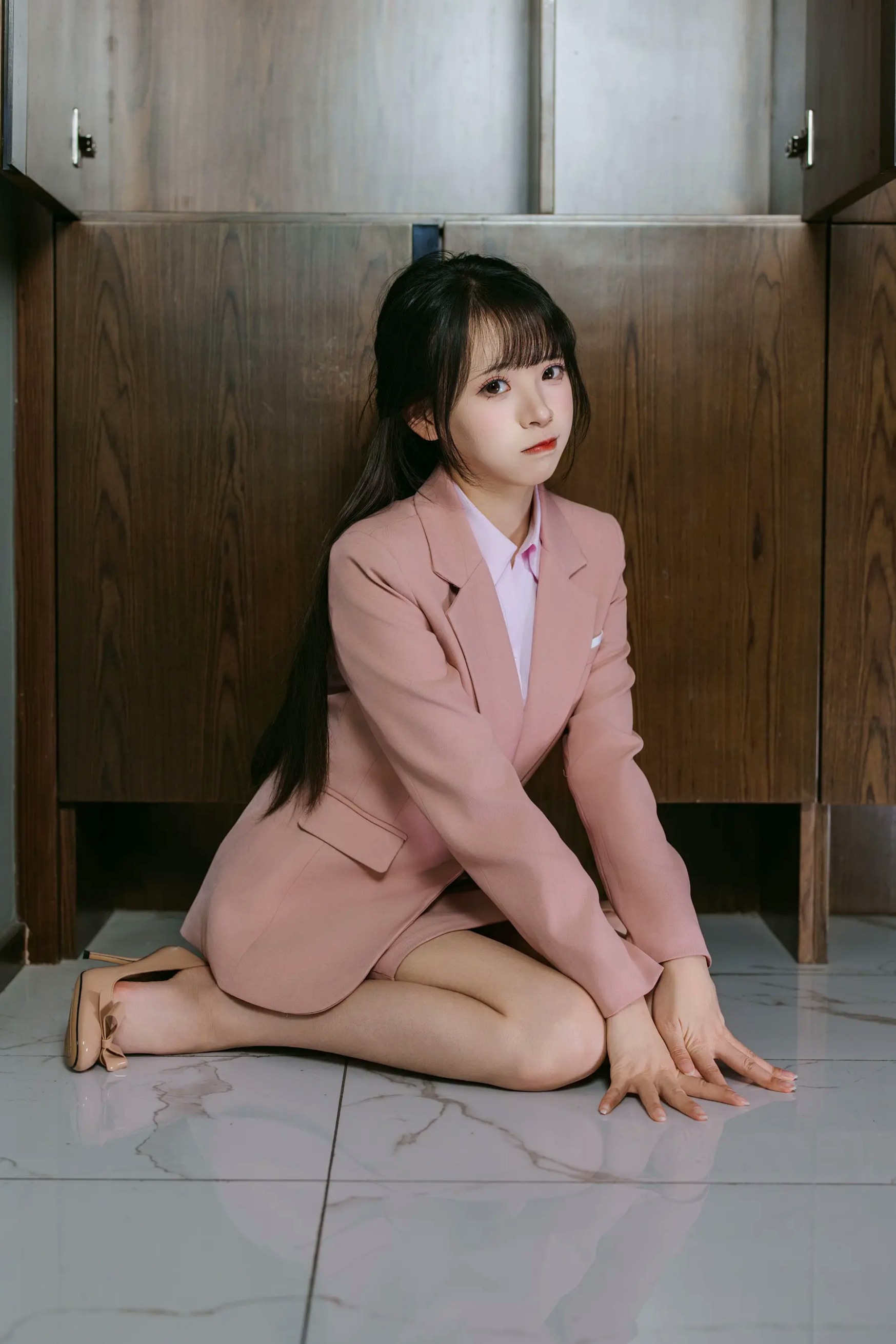 [YITUYU] 2026.04.25 粉色西装 南烛 室内制服诱惑美腿私房照 [101P]