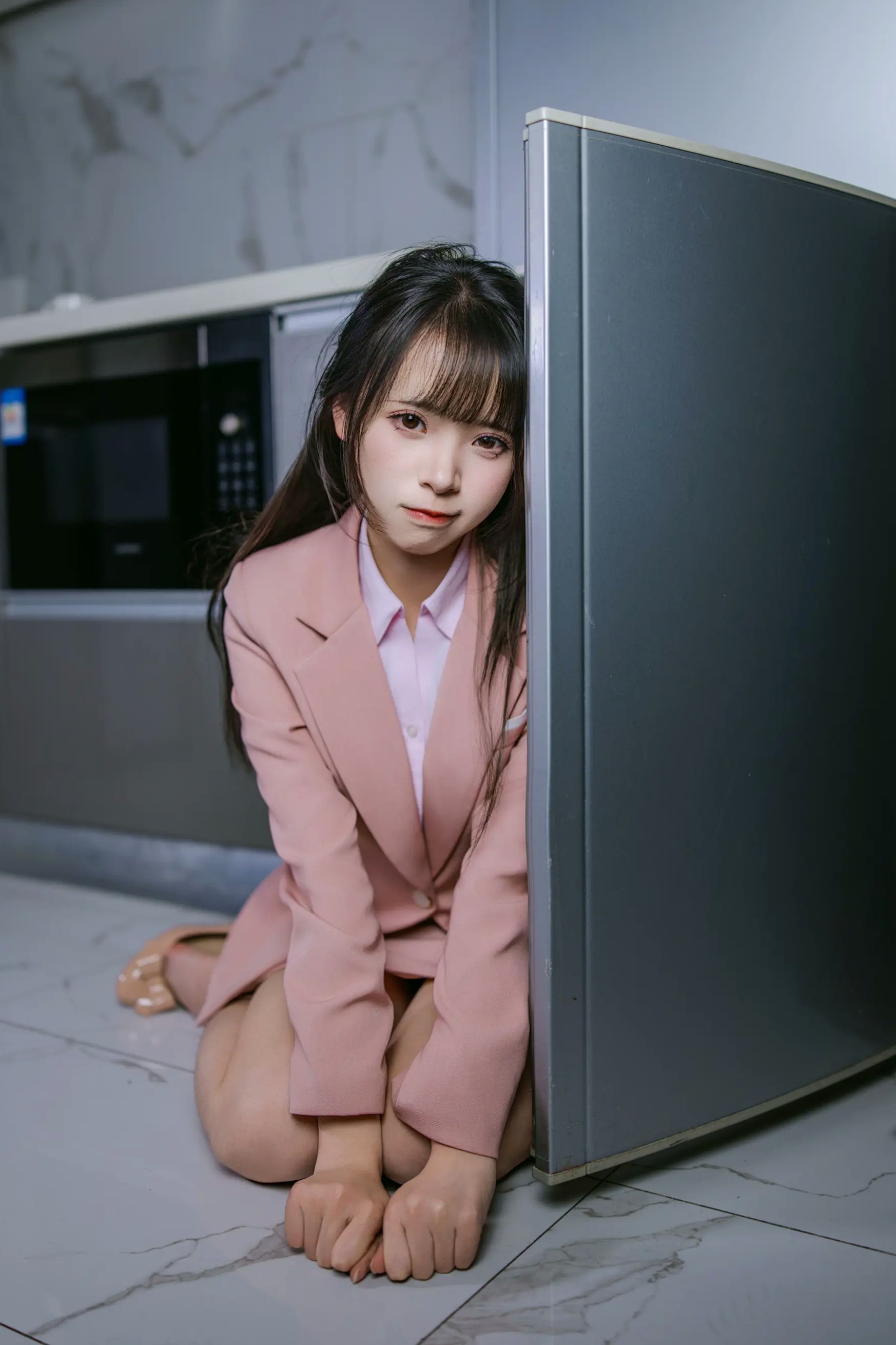 [YITUYU] 2026.04.25 粉色西装 南烛 室内制服诱惑美腿私房照 [101P]
