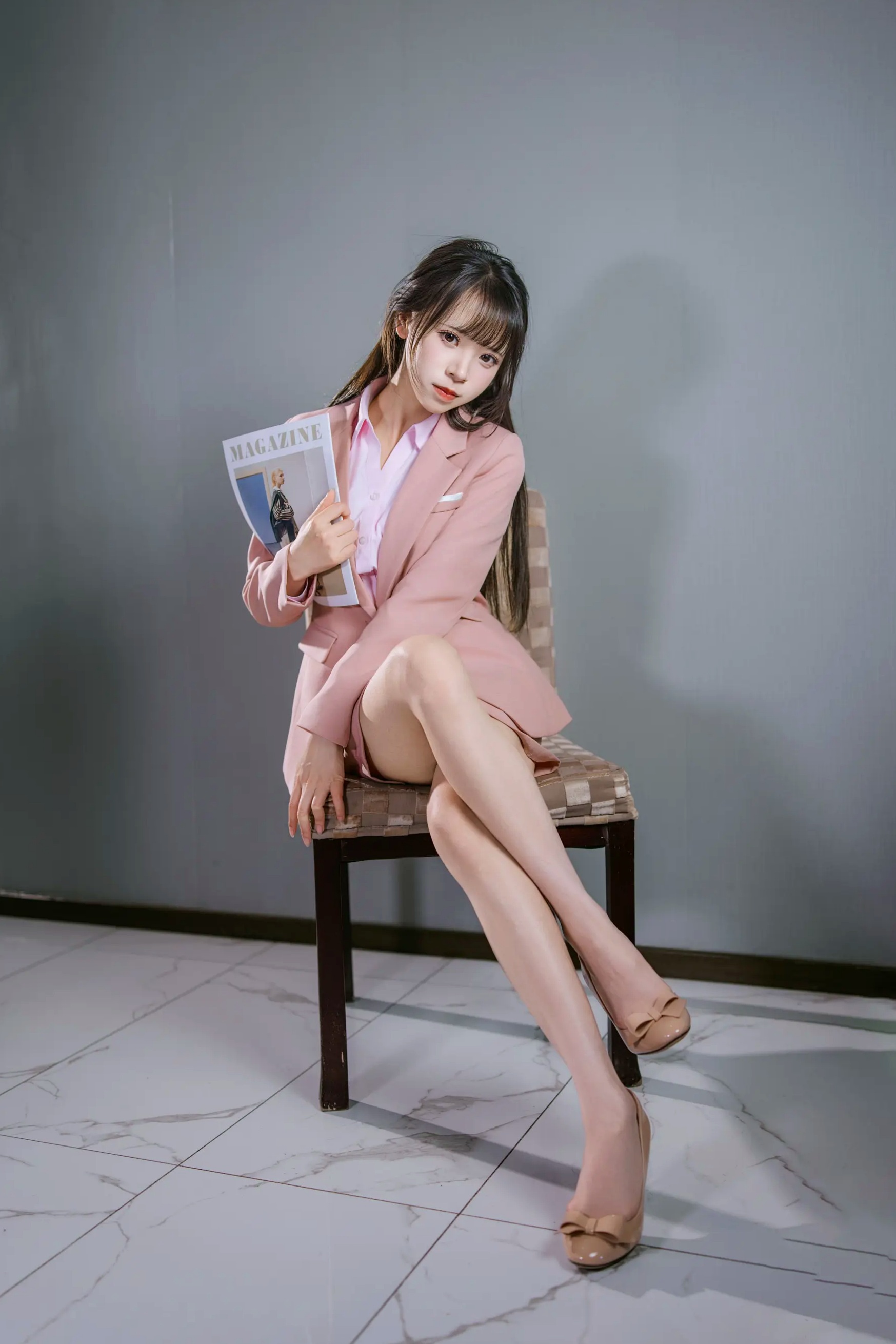 [YITUYU] 2026.04.25 粉色西装 南烛 室内制服诱惑美腿私房照 [101P]