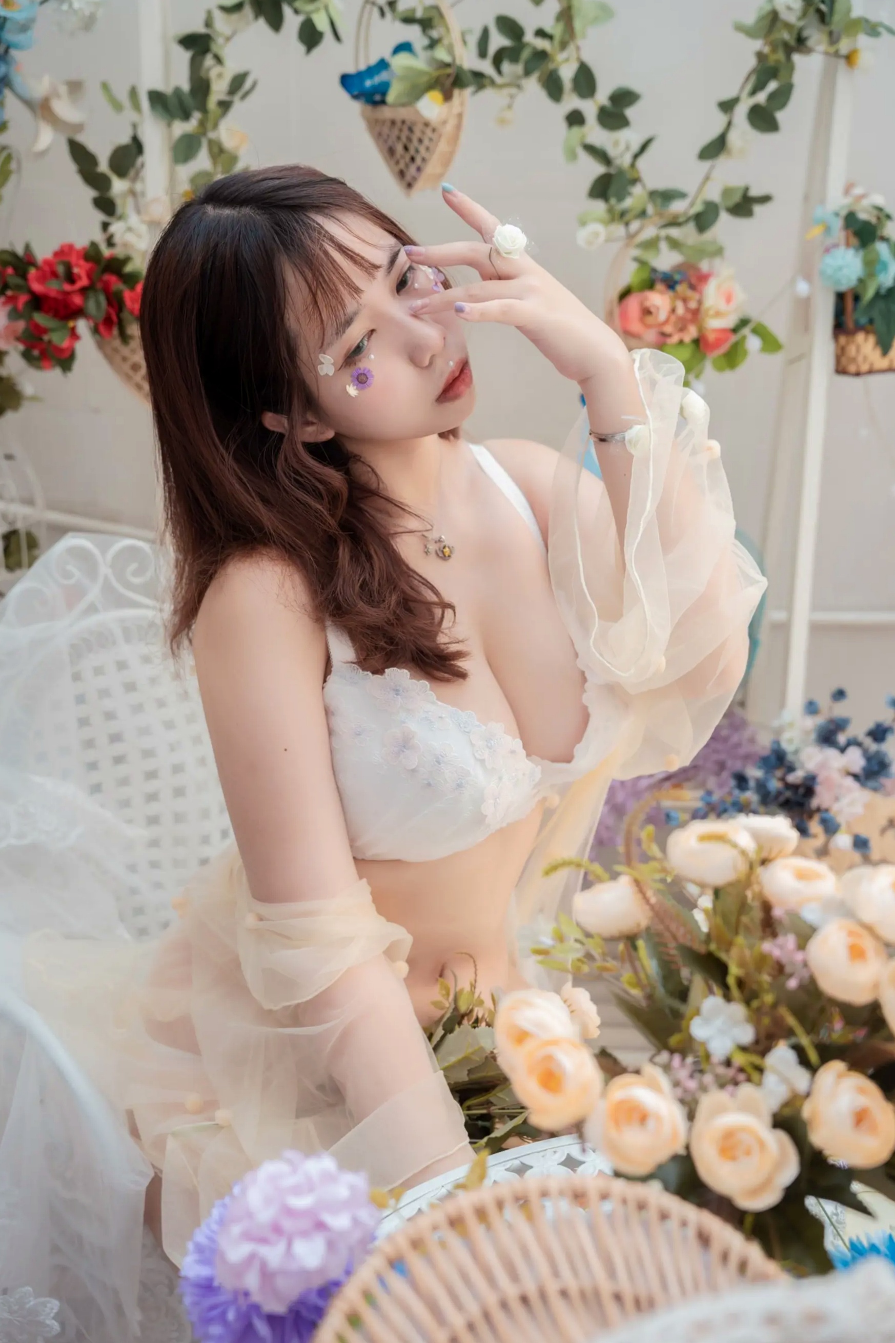 Meroko_魅瞳 - 花房姑娘 花房私房照 白色内衣诱惑 [44P]