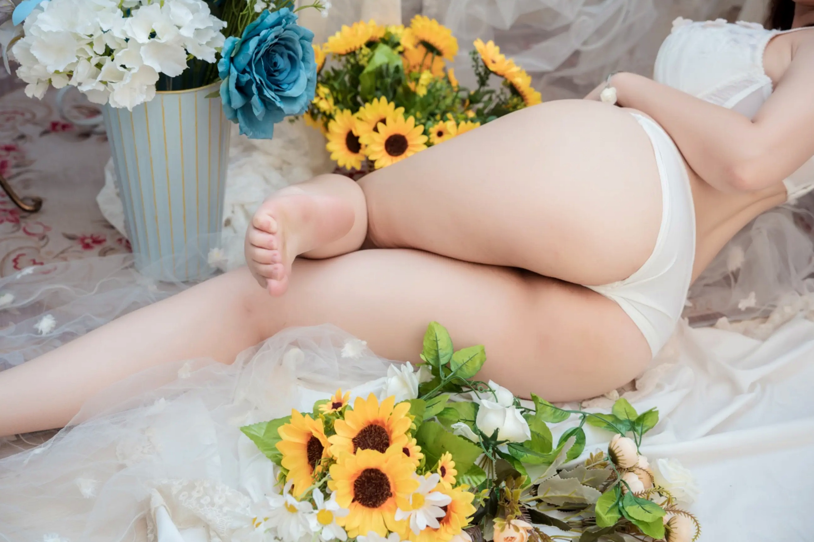 Meroko_魅瞳 - 花房姑娘 花房私房照 白色内衣诱惑 [44P]