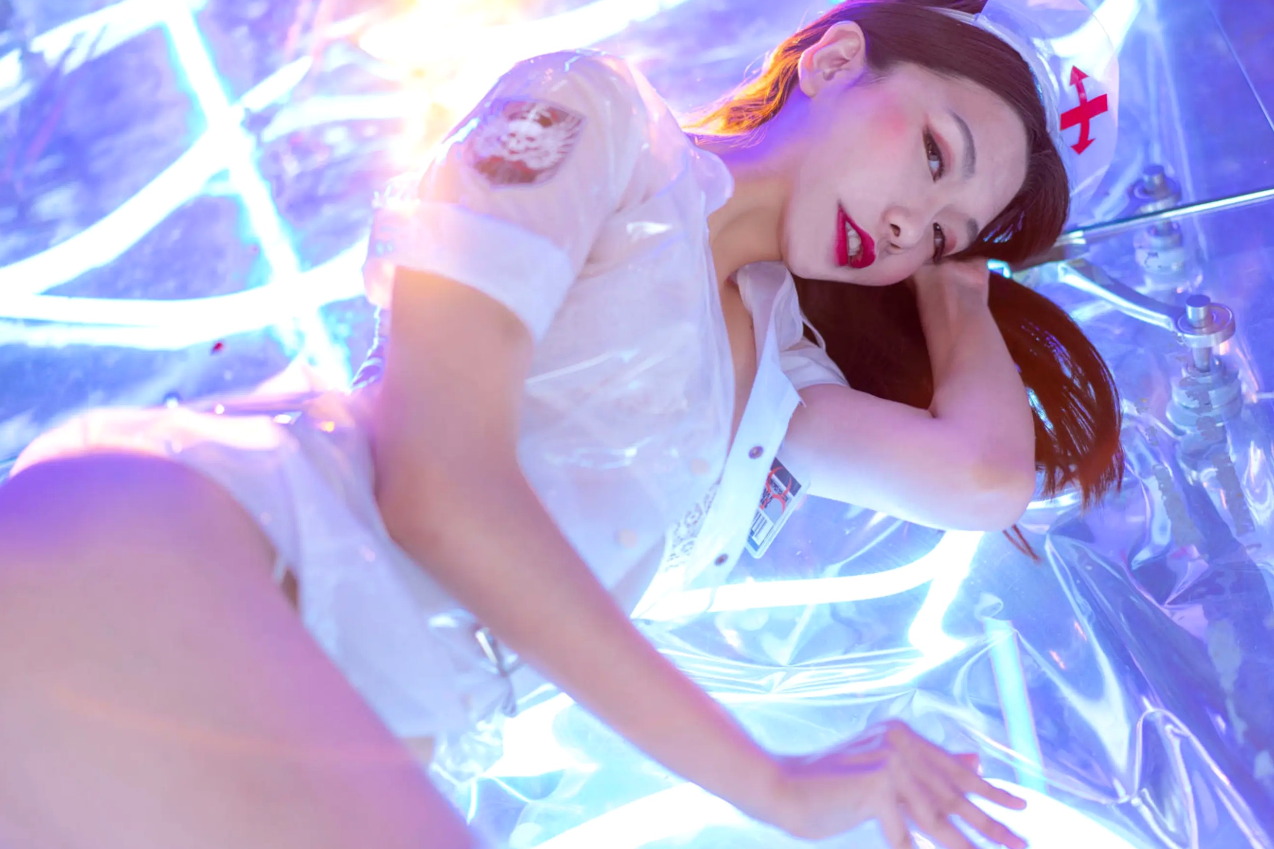 源纱希喵喵喵 - 透明护士赛博朋克霓虹风制服诱惑写真 [42P]