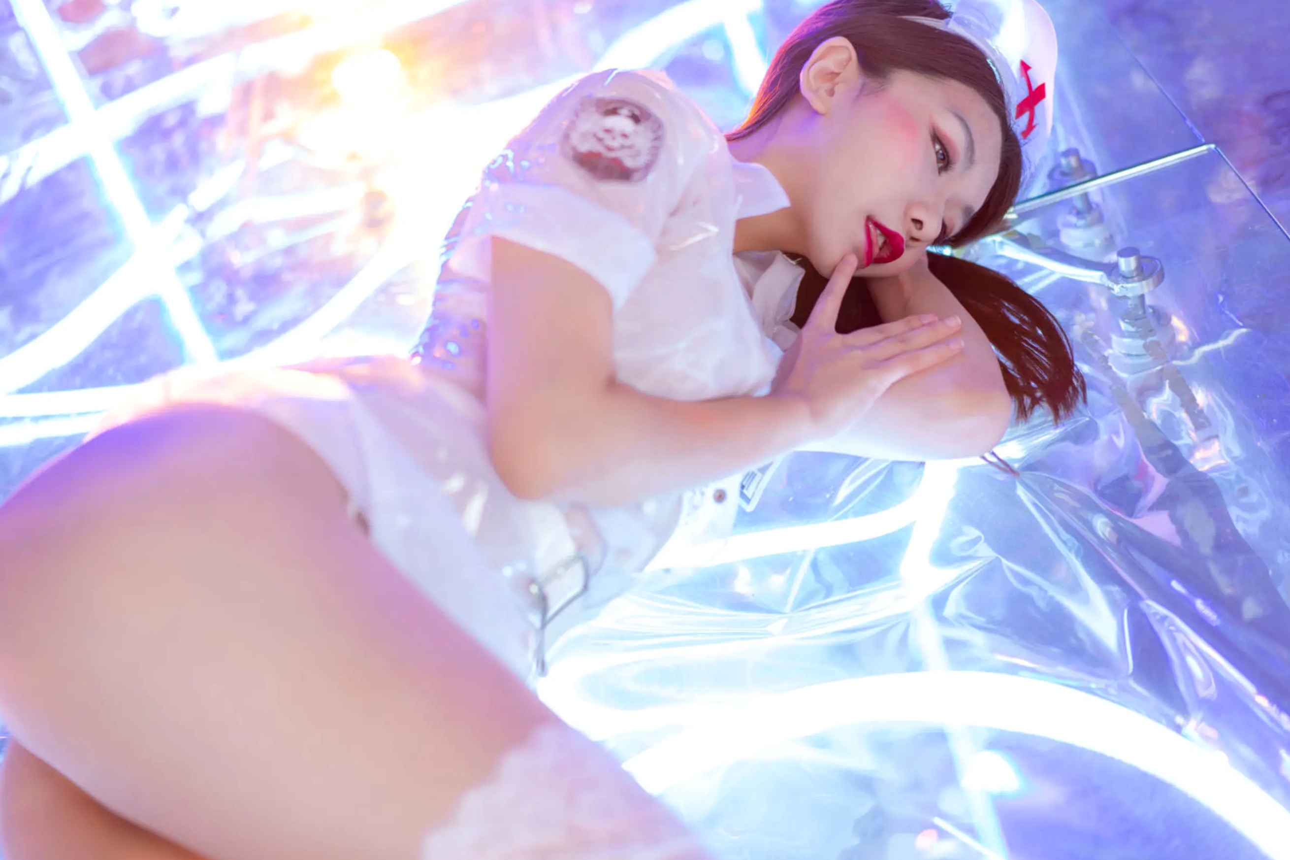 源纱希喵喵喵 - 透明护士赛博朋克霓虹风制服诱惑写真 [42P]