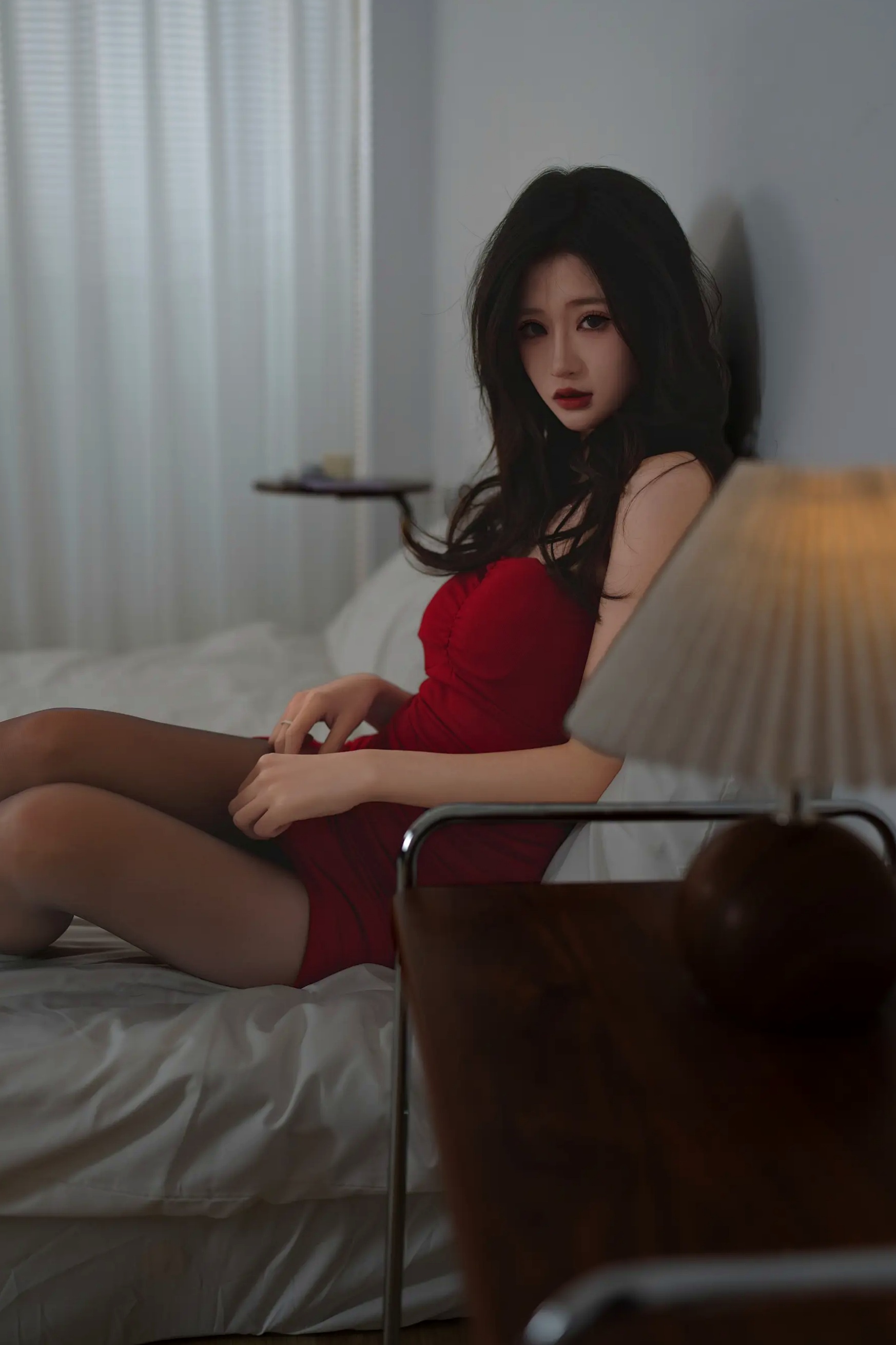 [YITUYU] 2026.04.22 暖灯夜话 红裙里的慵懒心事 林瑜 卧室私房诱惑美腿大尺度写真 [79P]