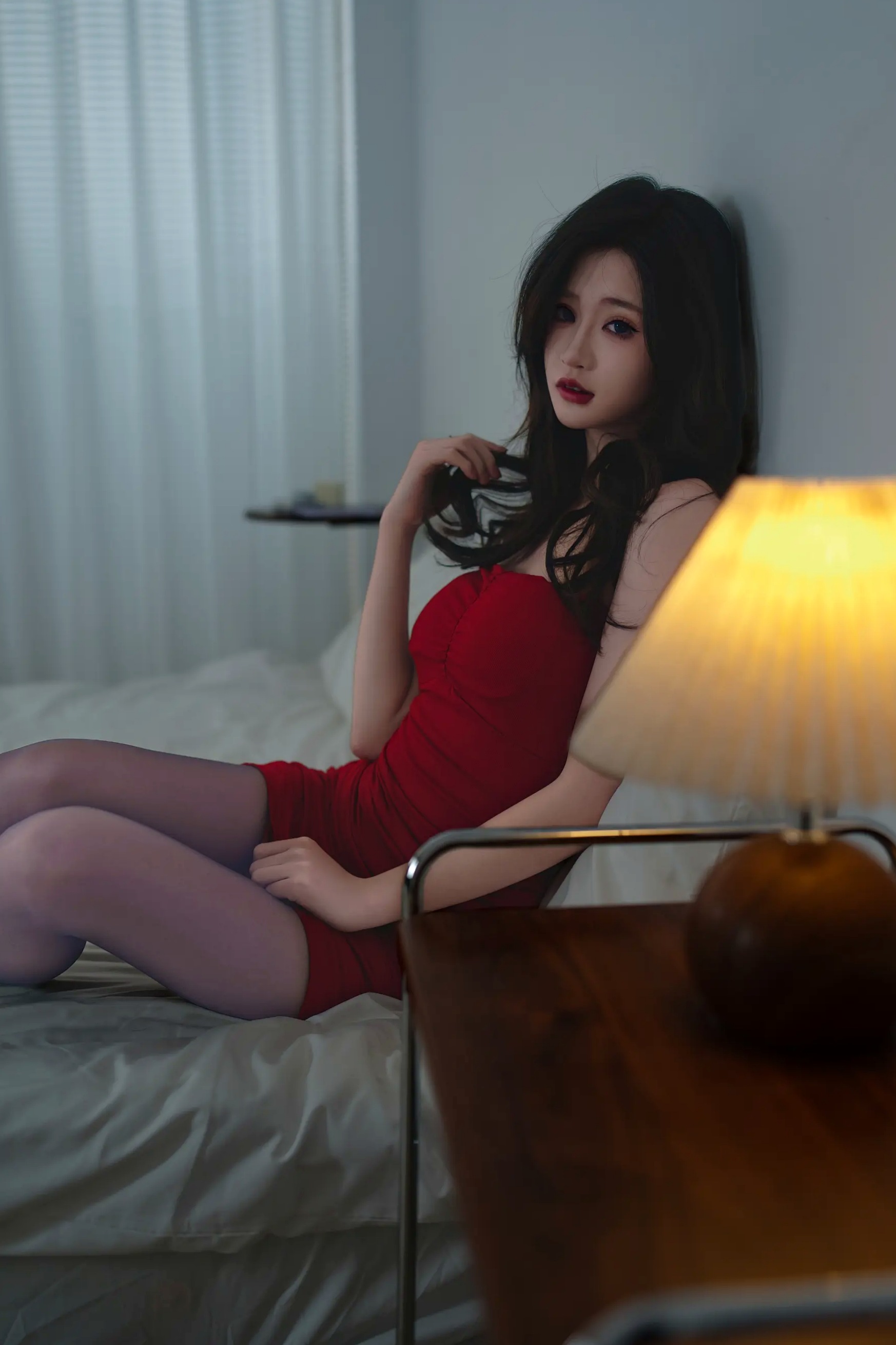 [YITUYU] 2026.04.22 暖灯夜话 红裙里的慵懒心事 林瑜 卧室私房诱惑美腿大尺度写真 [79P]