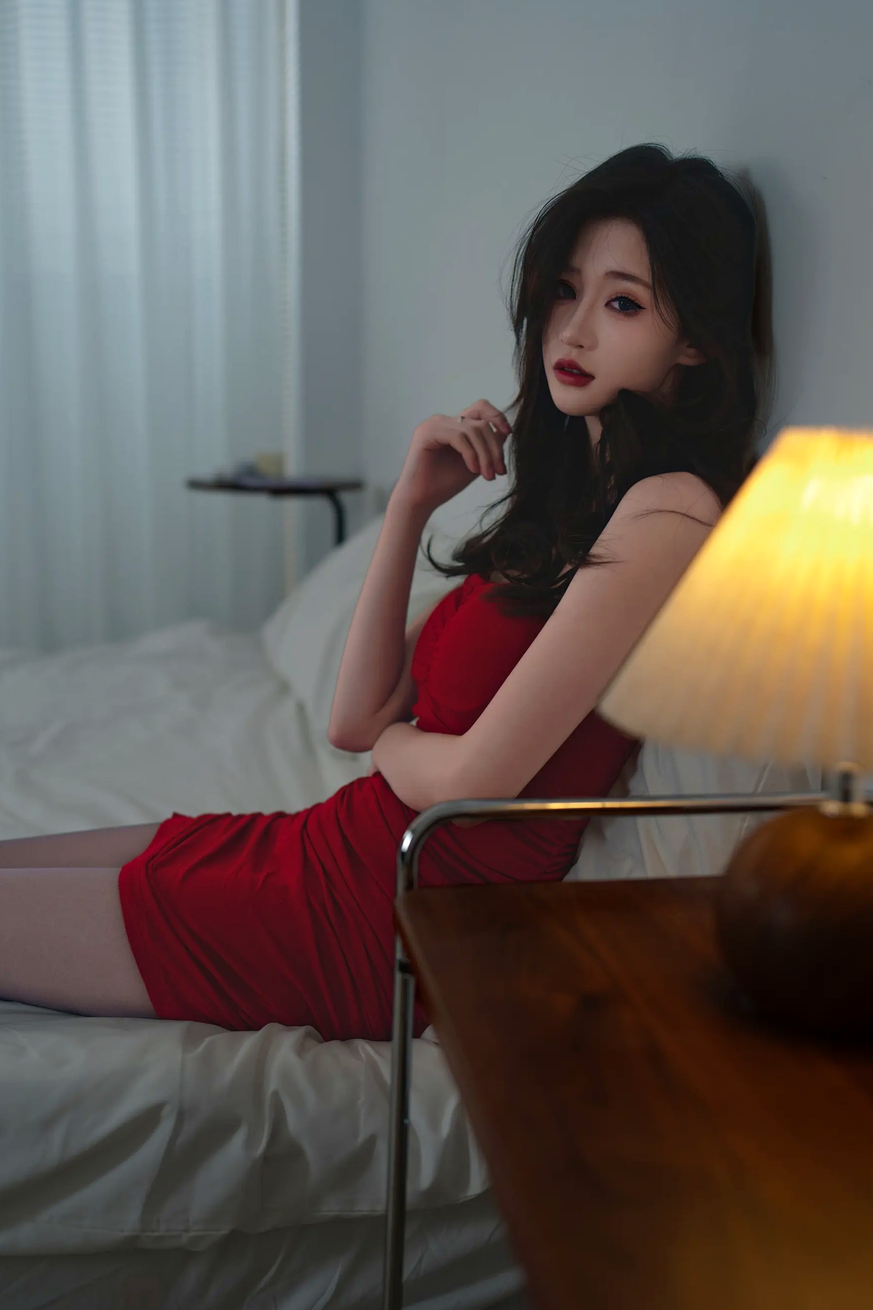 [YITUYU] 2026.04.22 暖灯夜话 红裙里的慵懒心事 林瑜 卧室私房诱惑美腿大尺度写真 [79P]