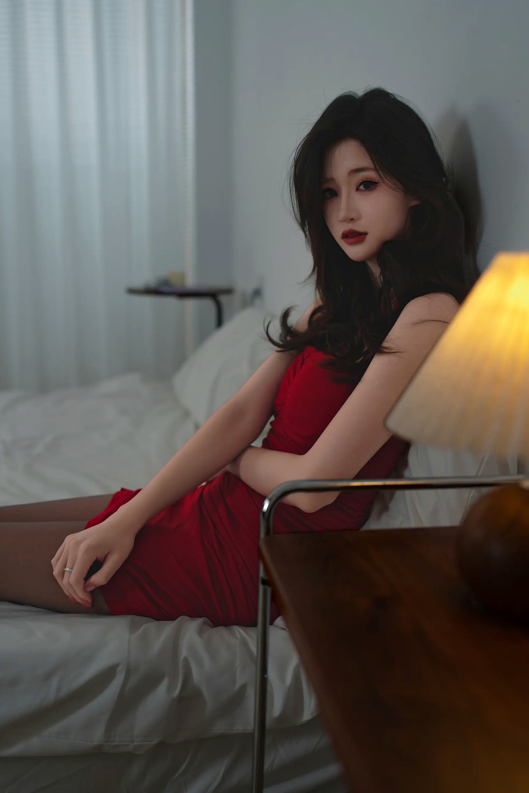 [YITUYU] 2026.04.22 暖灯夜话 红裙里的慵懒心事 林瑜 卧室私房诱惑美腿大尺度写真 [79P]