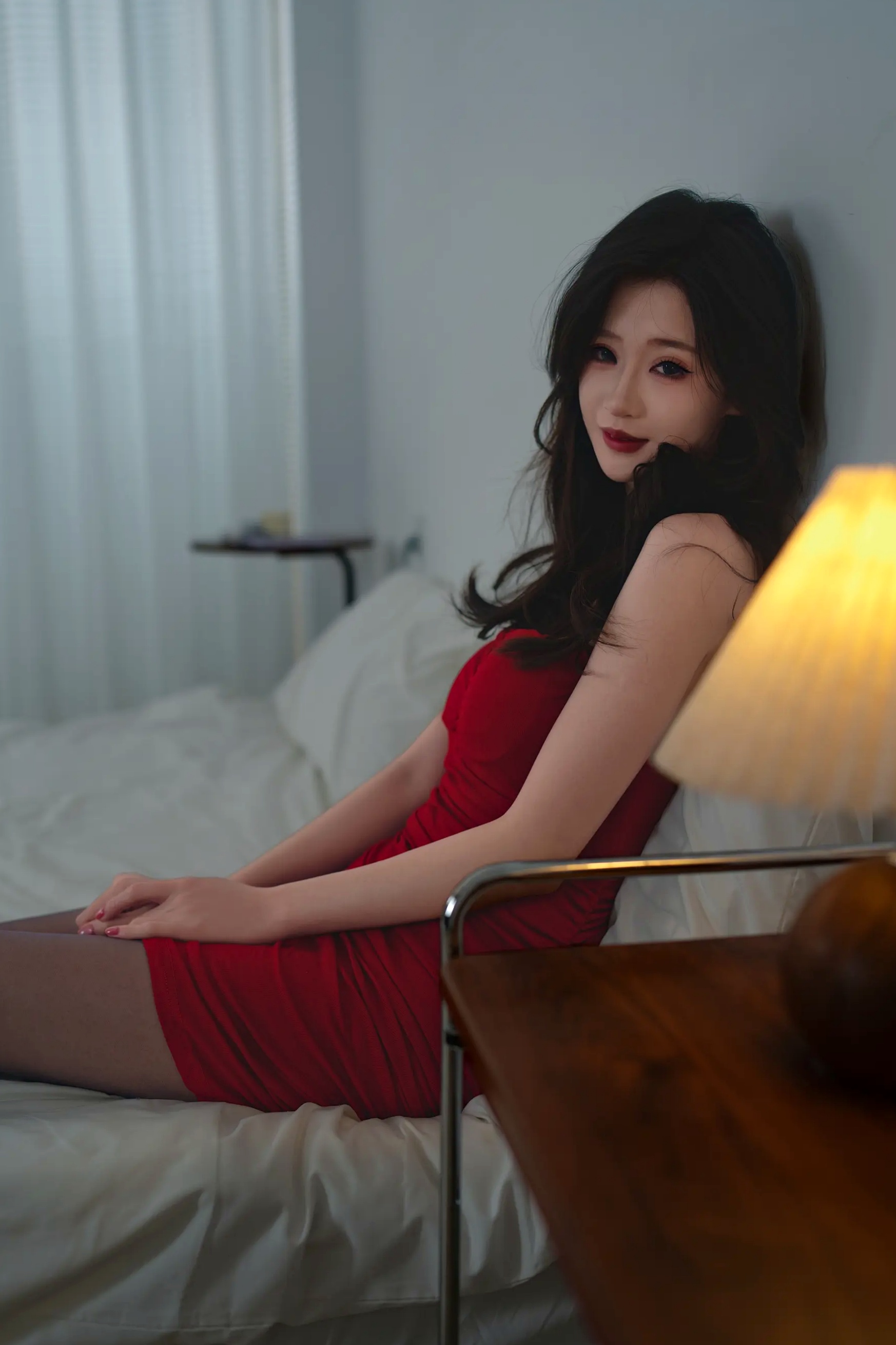 [YITUYU] 2026.04.22 暖灯夜话 红裙里的慵懒心事 林瑜 卧室私房诱惑美腿大尺度写真 [79P]
