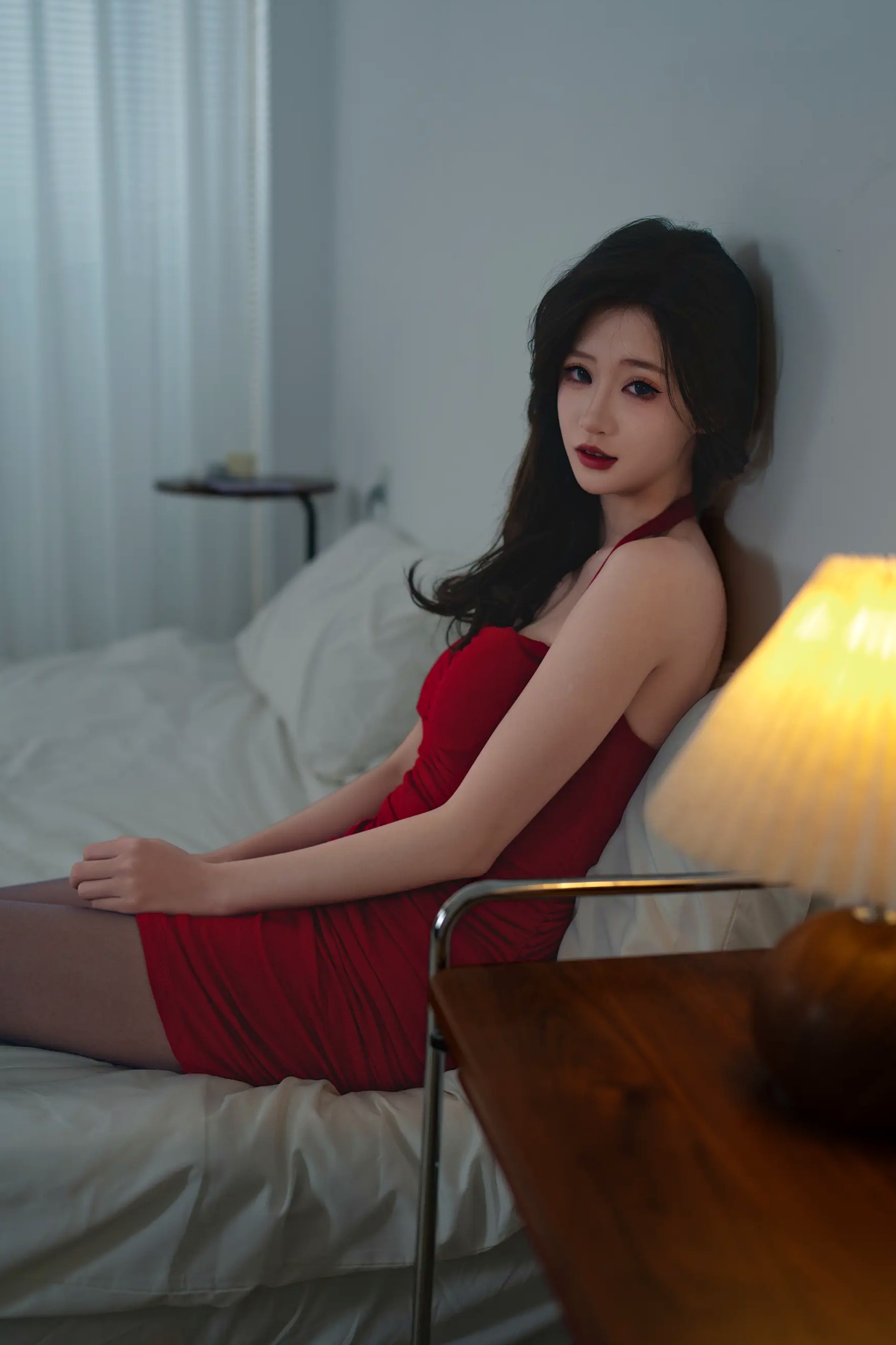 [YITUYU] 2026.04.22 暖灯夜话 红裙里的慵懒心事 林瑜 卧室私房诱惑美腿大尺度写真 [79P]