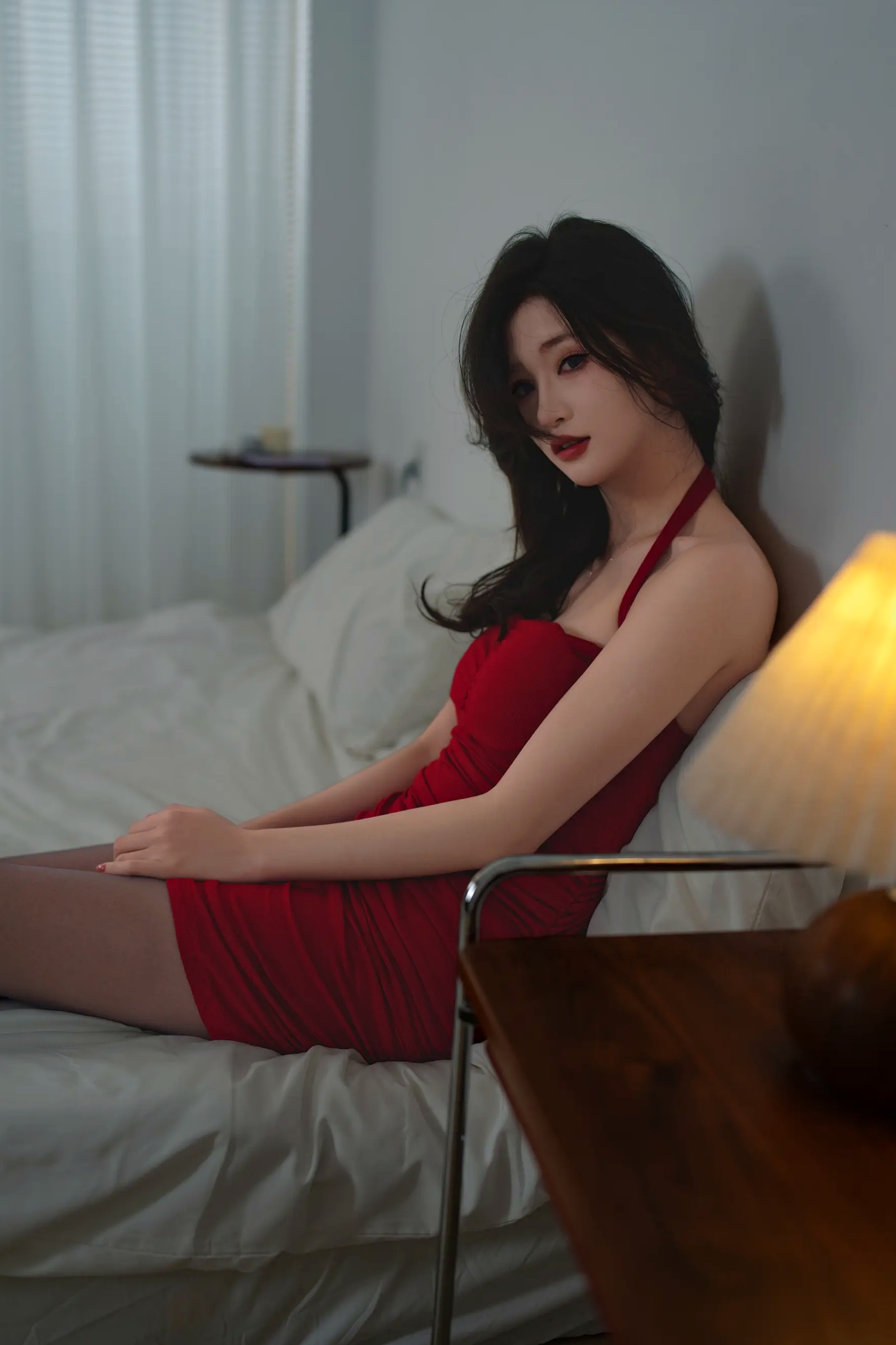 [YITUYU] 2026.04.22 暖灯夜话 红裙里的慵懒心事 林瑜 卧室私房诱惑美腿大尺度写真 [79P]