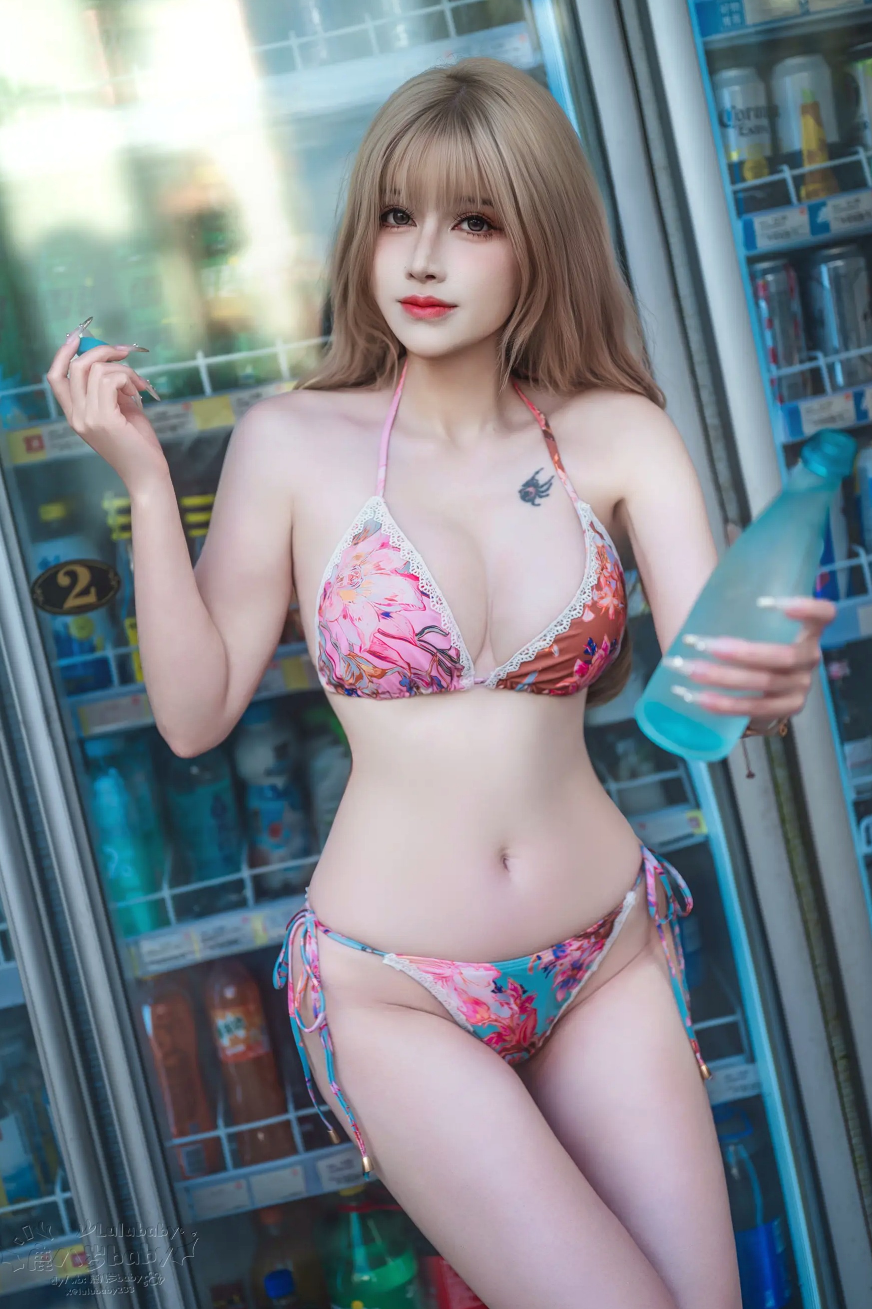 鹿八岁 粉色比基尼沙滩户外性感诱惑美图 [40P]