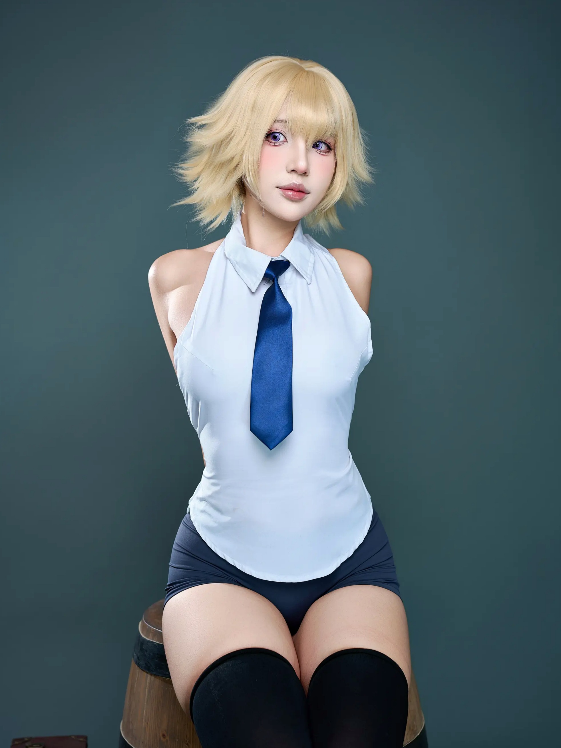 Puy Puy - Jeanne Apocrypha 贞德角色扮演制服黑丝背部纹身美臀私房照