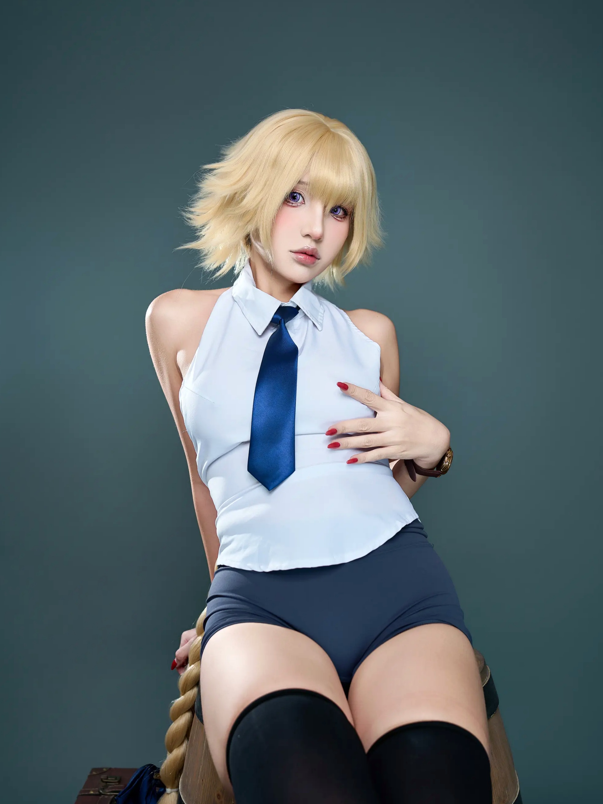 Puy Puy - Jeanne Apocrypha 贞德角色扮演制服黑丝背部纹身美臀私房照